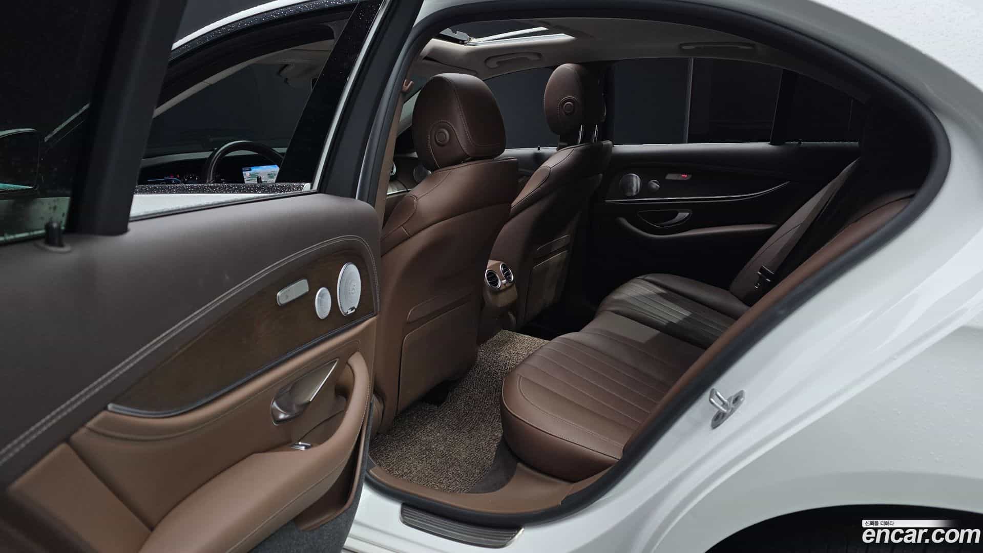 E-Class Mercedes-Benz 2020.5-INNER-036