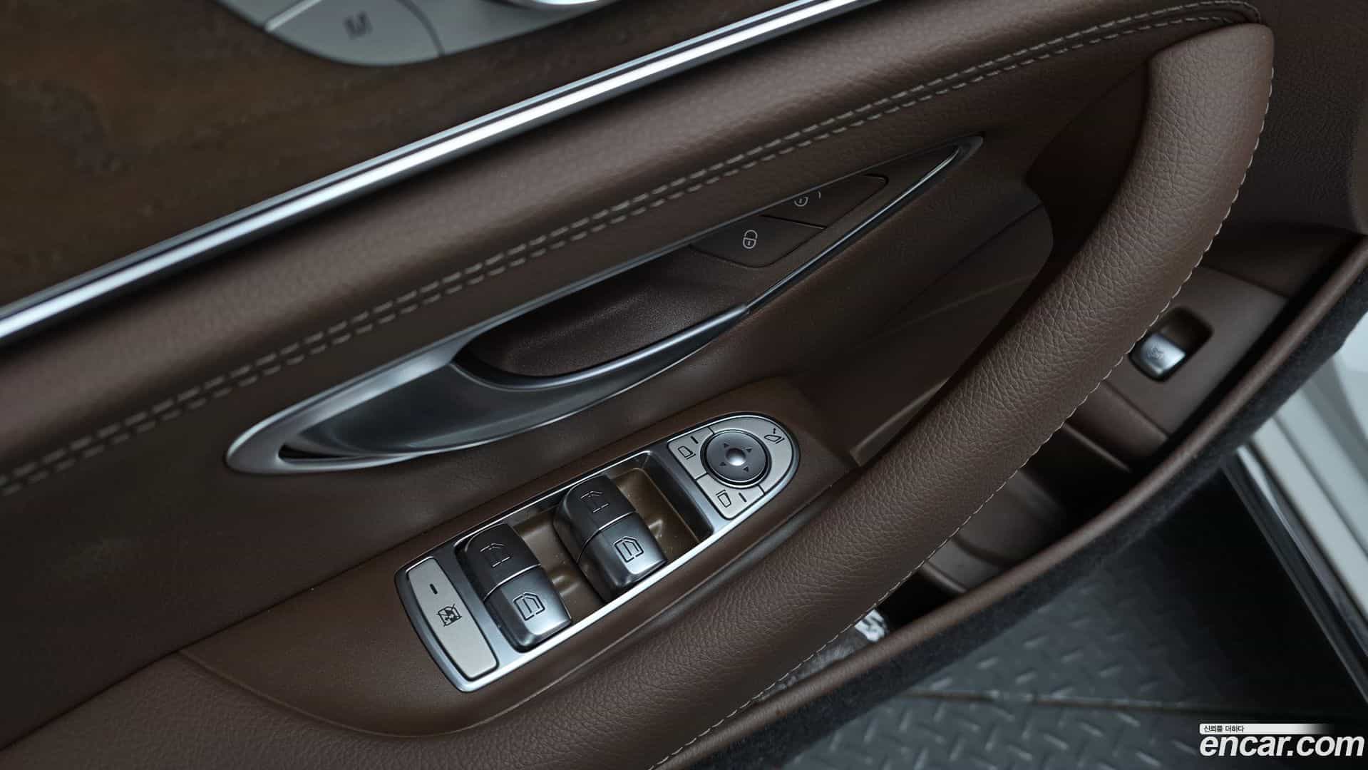 E-Class Mercedes-Benz 2020.5-OPTION-042