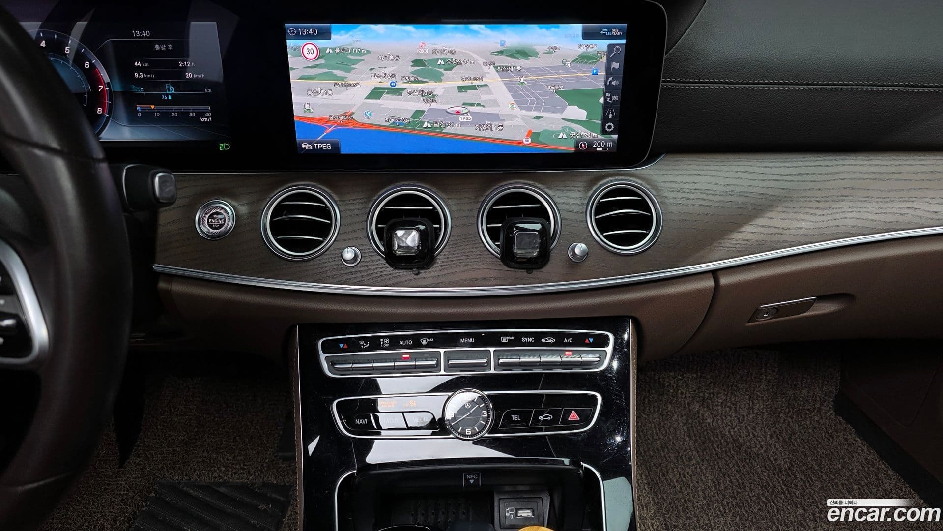 Main__Slider__Photo:E-Class Mercedes-Benz 2020.5-30