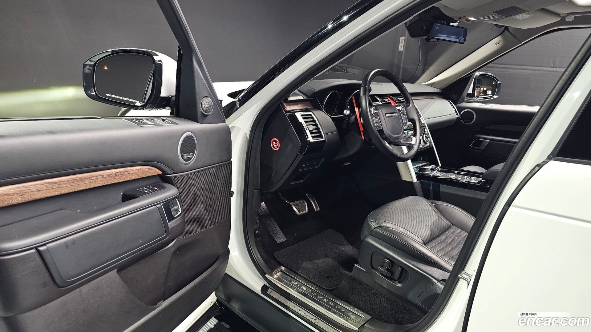 Main__Slider__Photo:Discovery Land Rover 2017.9-9