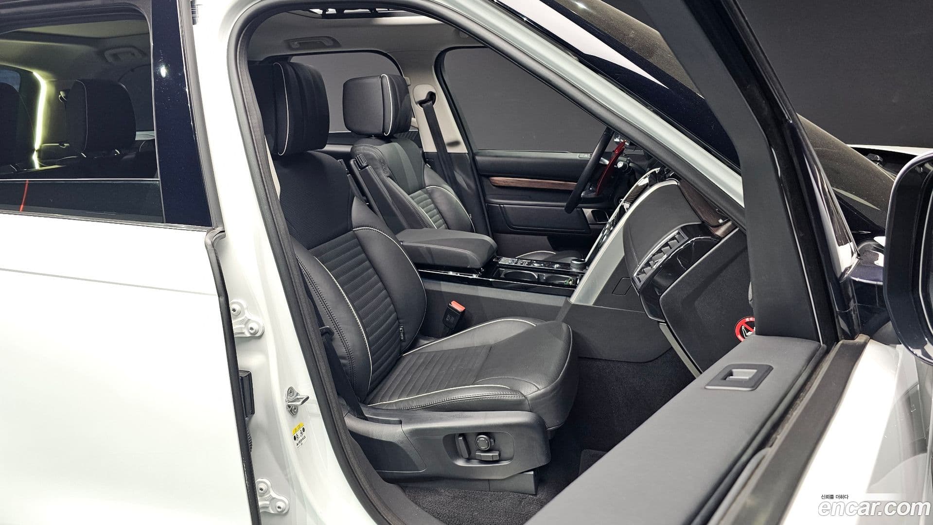 Main__Slider__Photo:Discovery Land Rover 2017.9-10