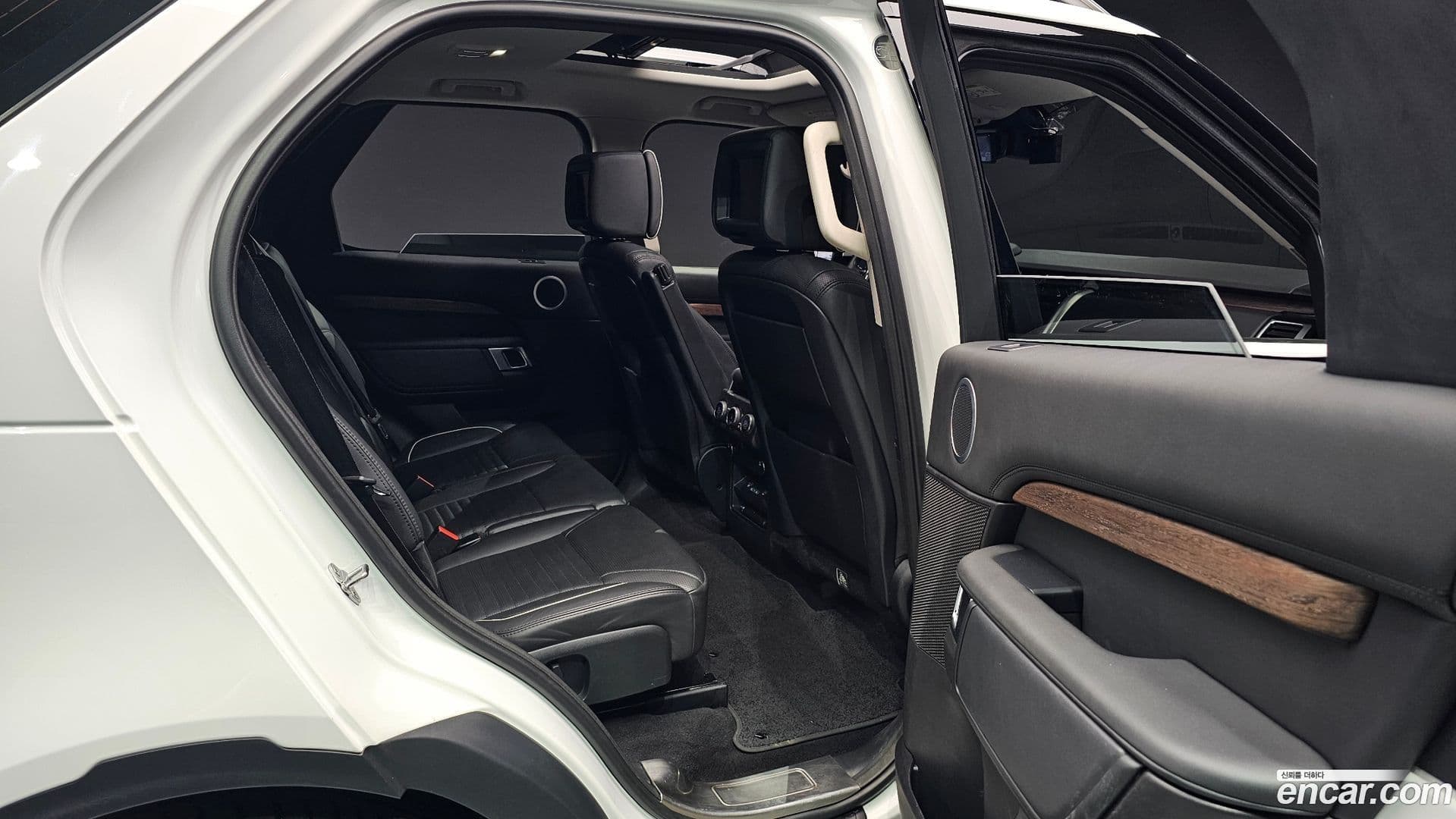 Main__Slider__Photo:Discovery Land Rover 2017.9-11
