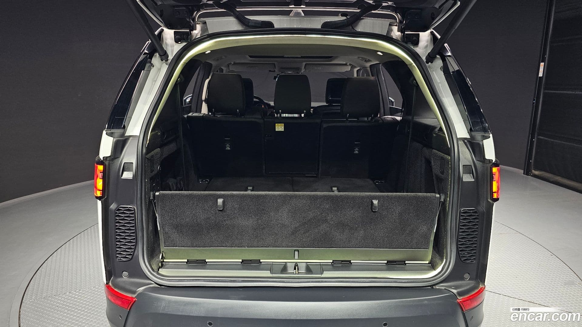 Main__Slider__Photo:Discovery Land Rover 2017.9-19
