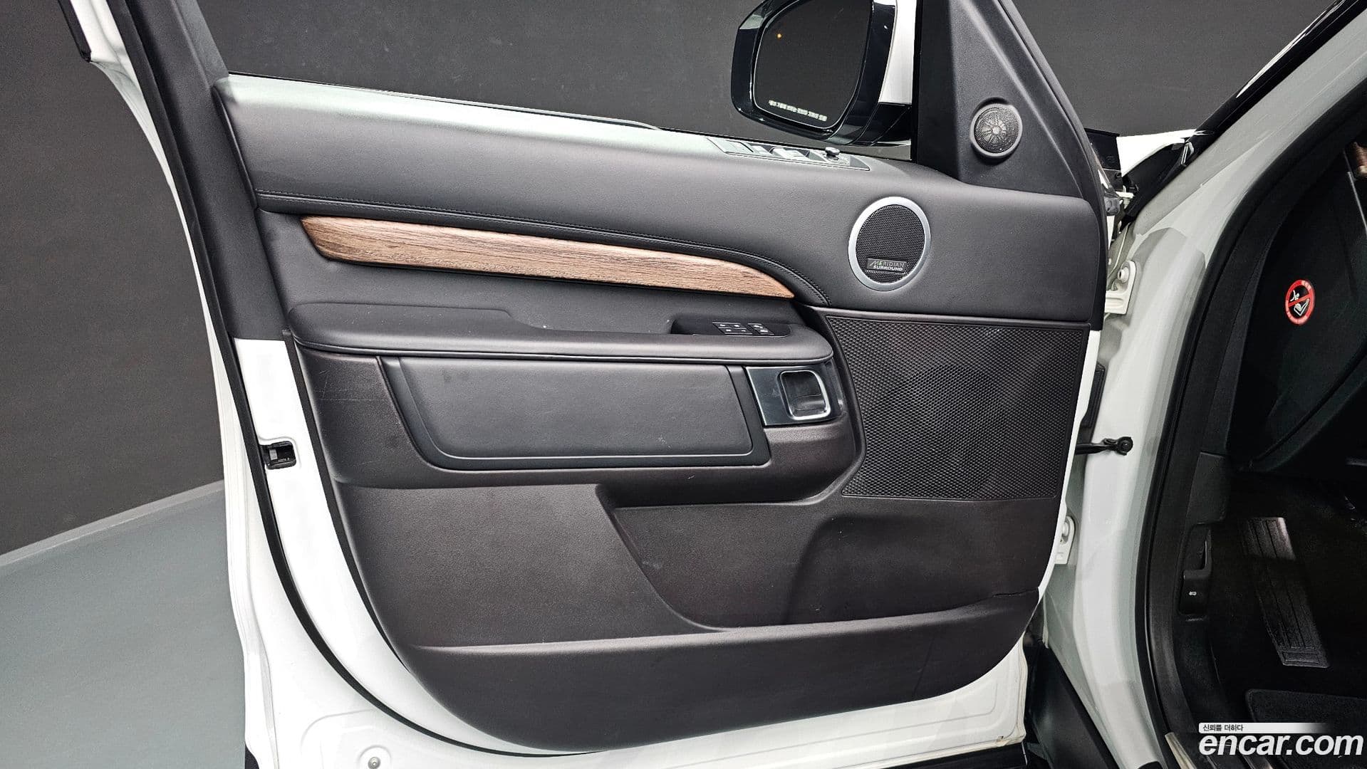Main__Slider__Photo:Discovery Land Rover 2017.9-23