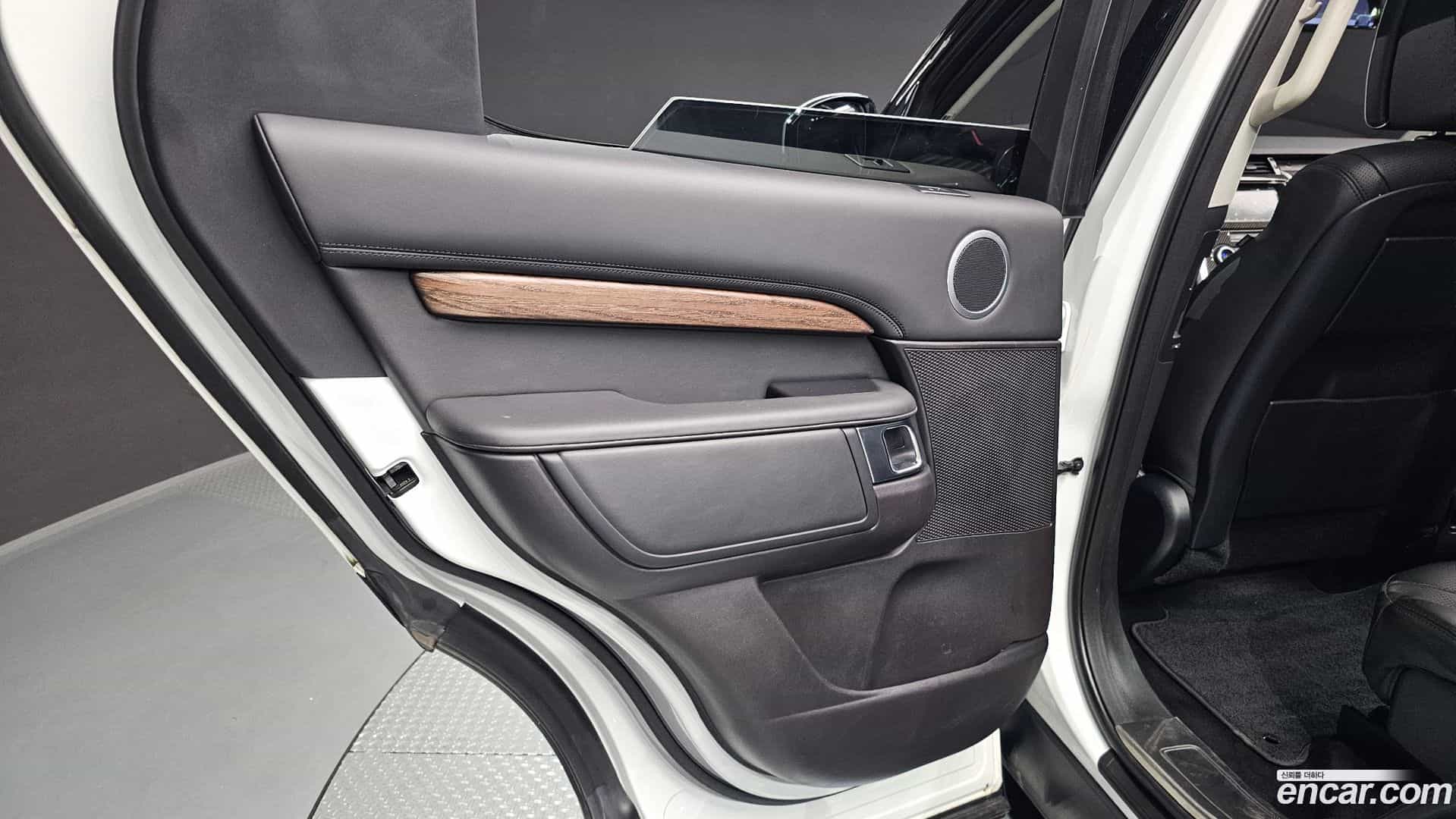 Discovery Land Rover 2017.9-INNER-035