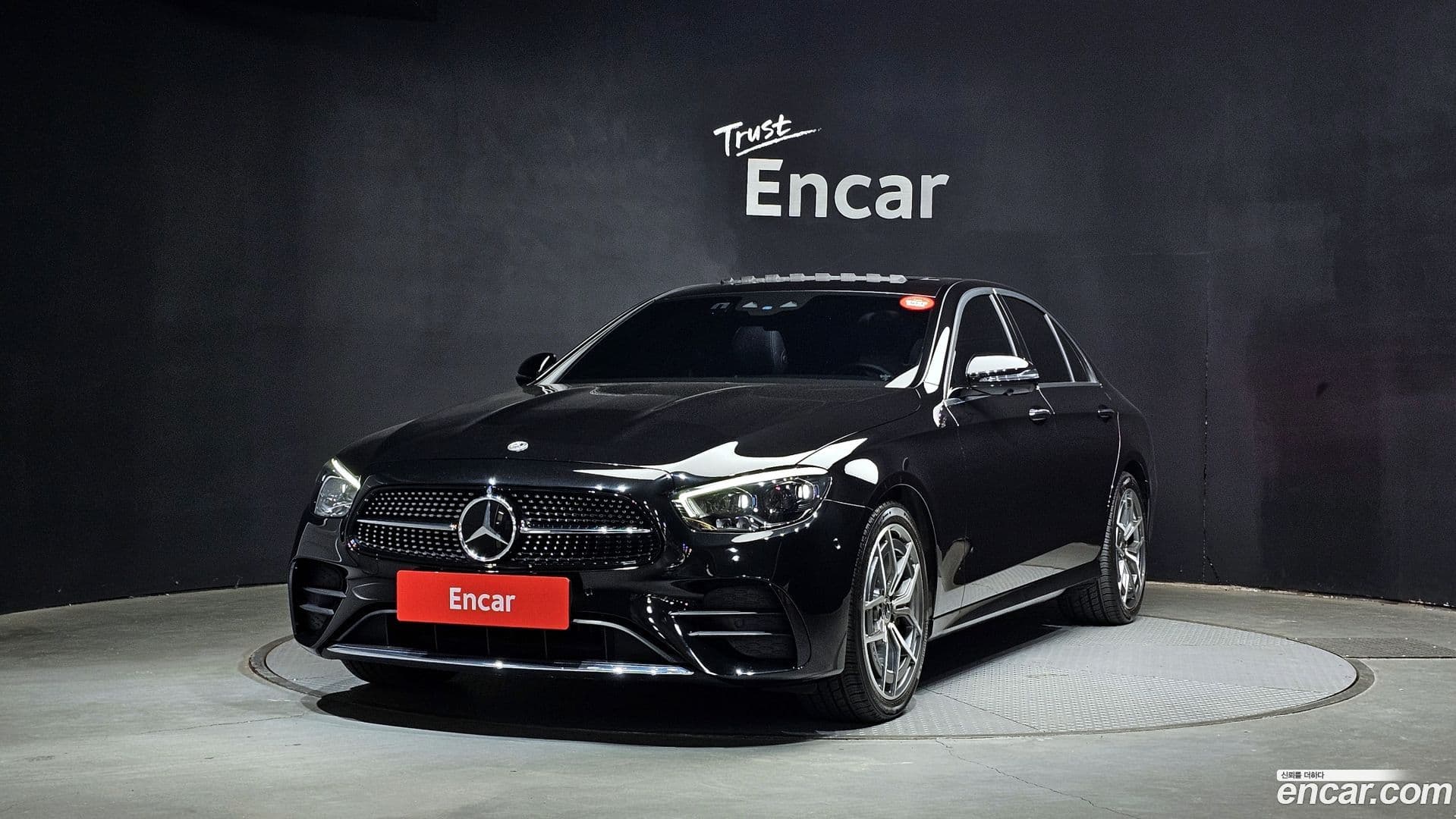Main__Slider__Photo:E-Class Mercedes-Benz 2022.11-0