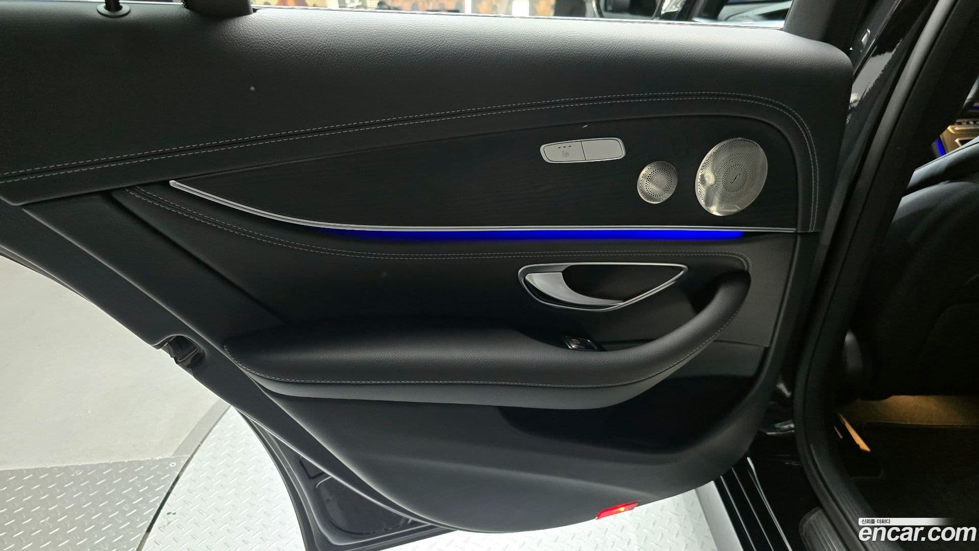 Main__Slider__Photo:E-Class Mercedes-Benz 2022.11-24