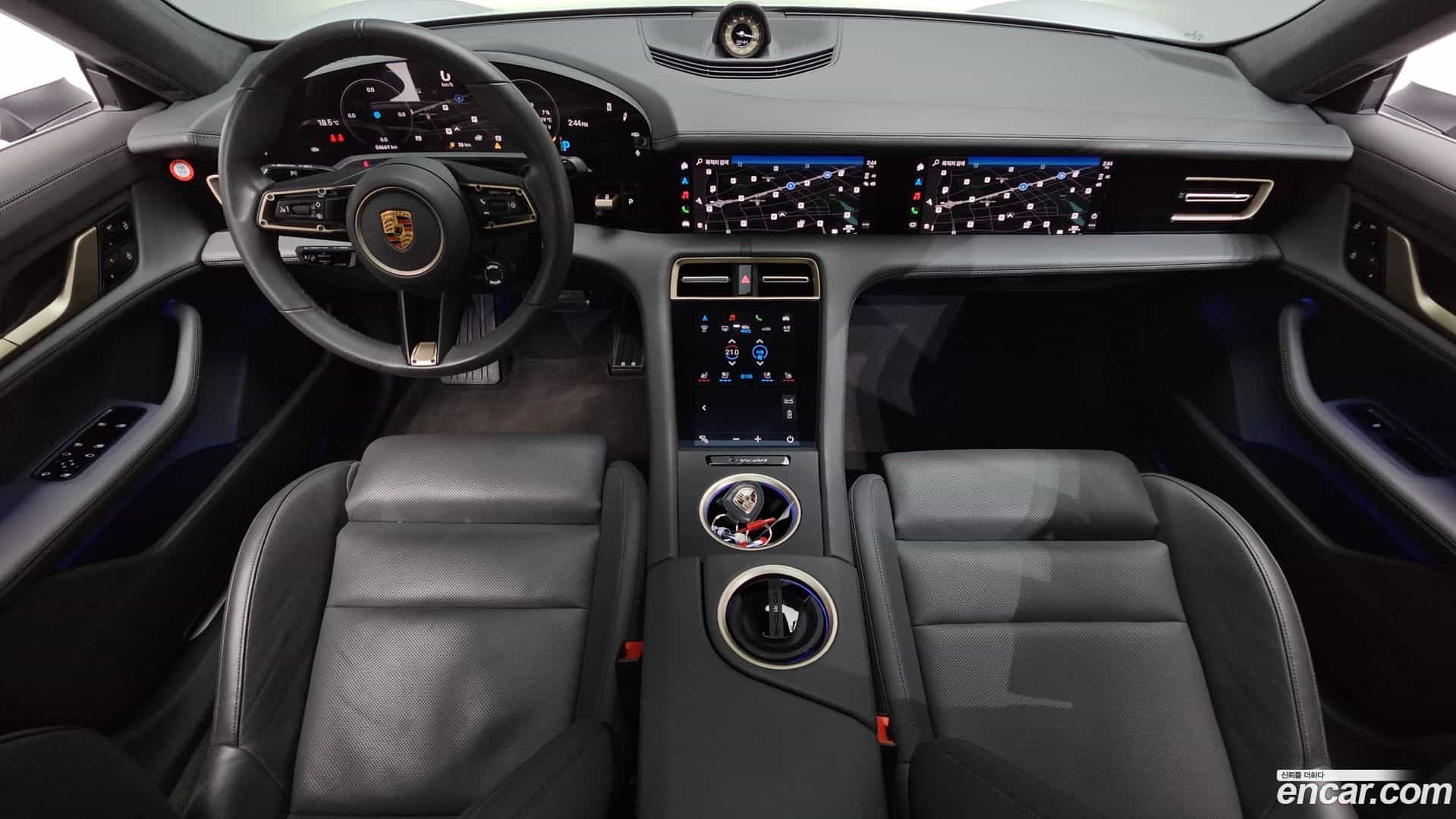 Taycan Porsche 2021.5-INNER-007