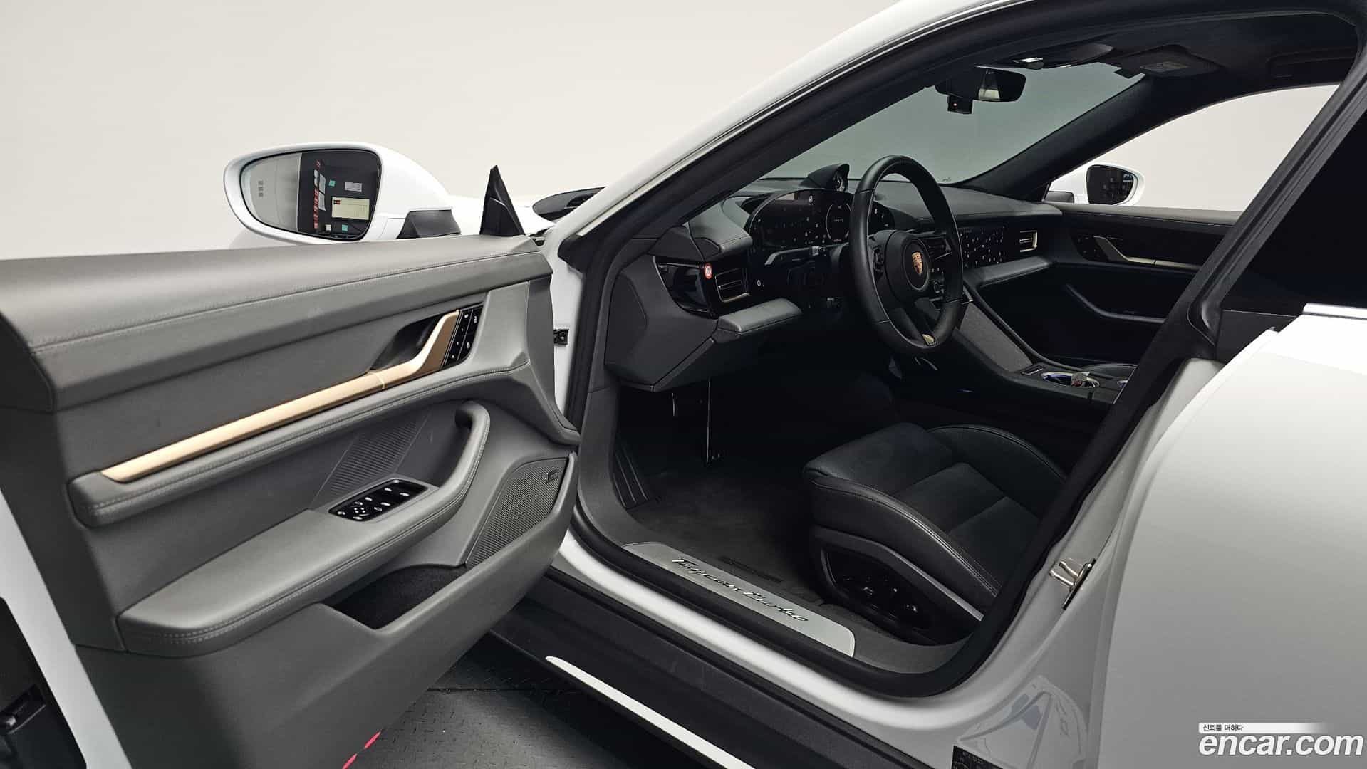 Taycan Porsche 2021.5-INNER-010