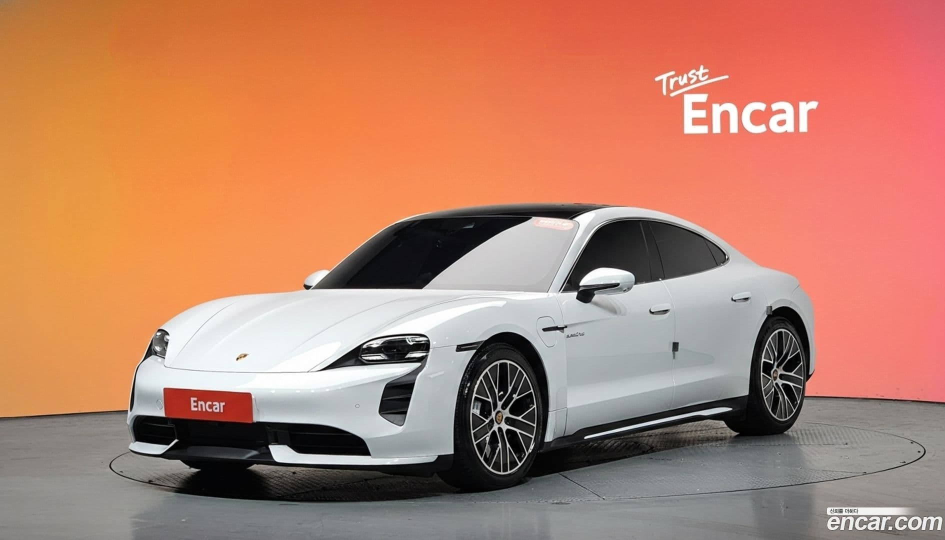 Main__Slider__Photo:Taycan Porsche 2021.5-0