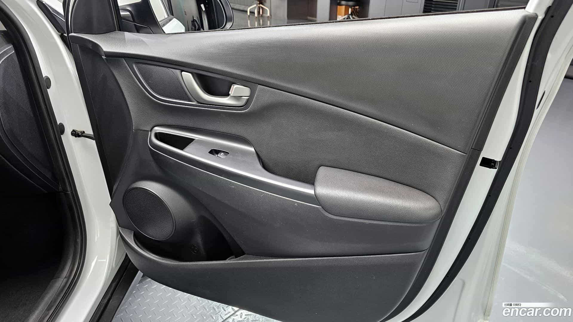 Kona Hyundai 2017.6-INNER-035