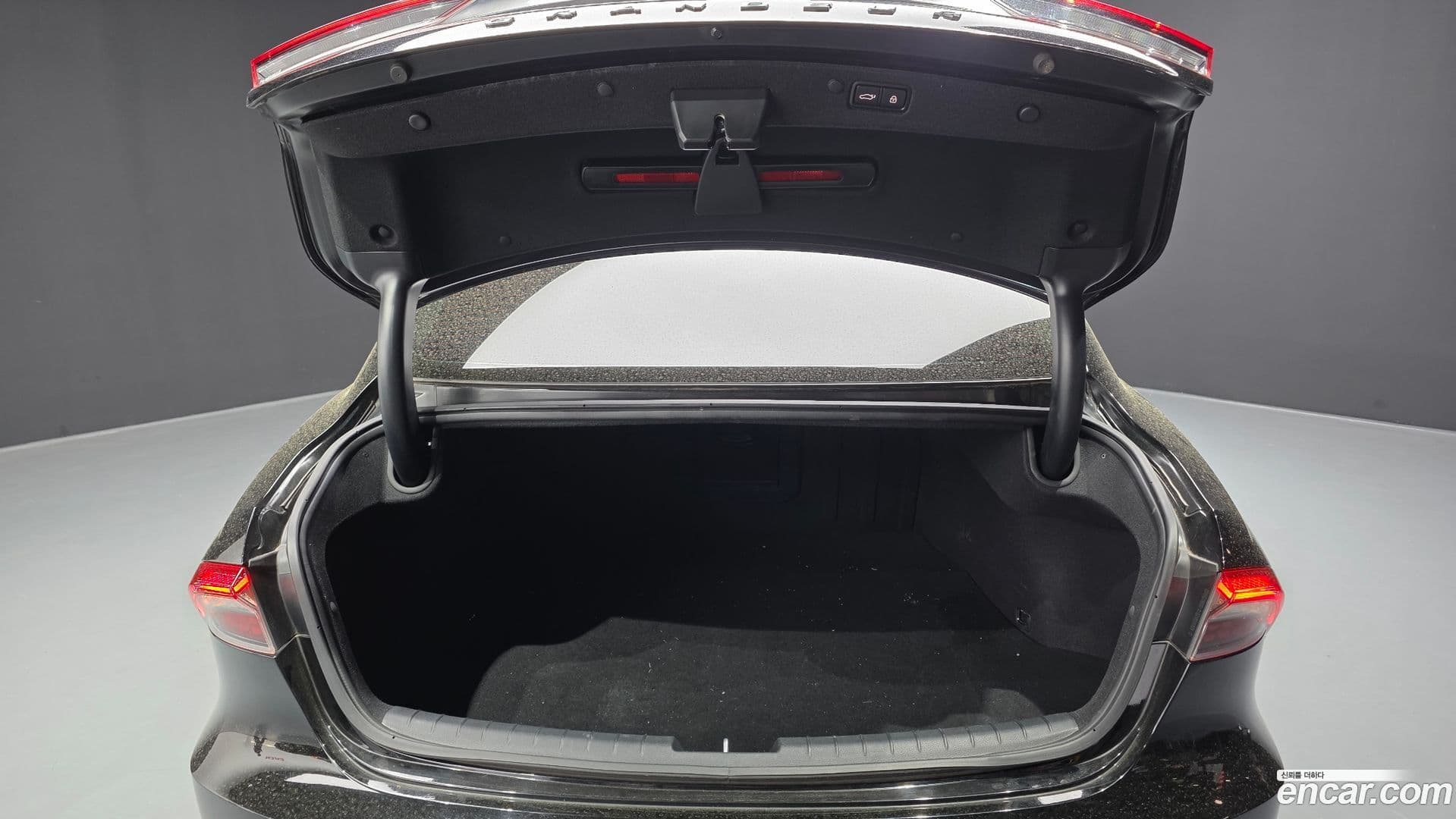 Main__Slider__Photo:Grandeur Hyundai 2022.2-19
