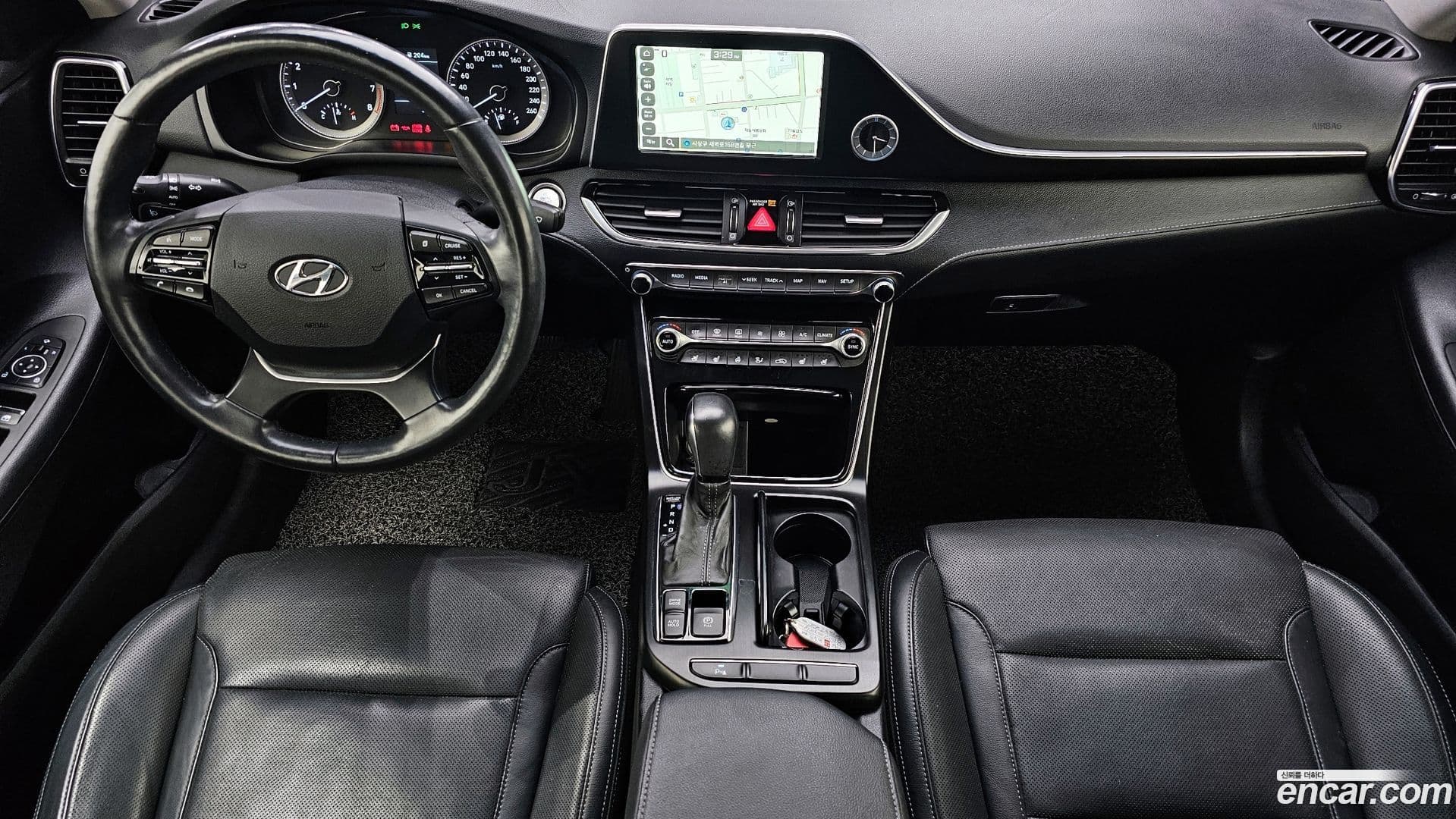 Main__Slider__Photo:Grandeur Hyundai 2017.5-6