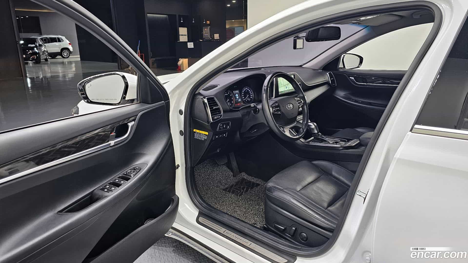 Grandeur Hyundai 2017.5-INNER-010