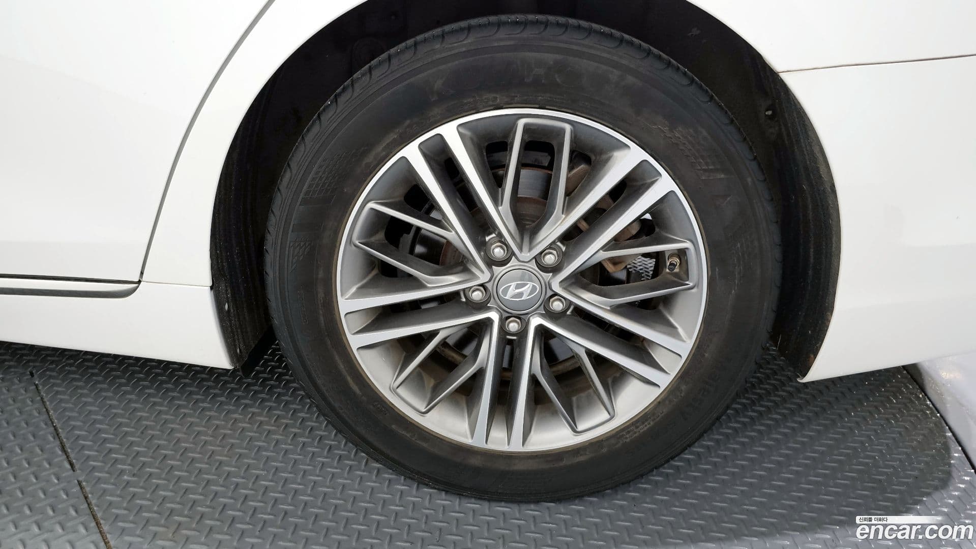 Main__Slider__Photo:Grandeur Hyundai 2017.5-20