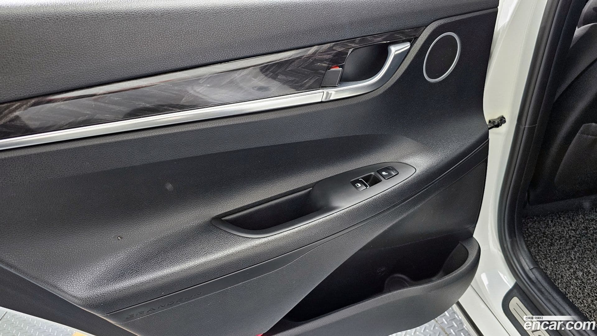 Main__Slider__Photo:Grandeur Hyundai 2017.5-24