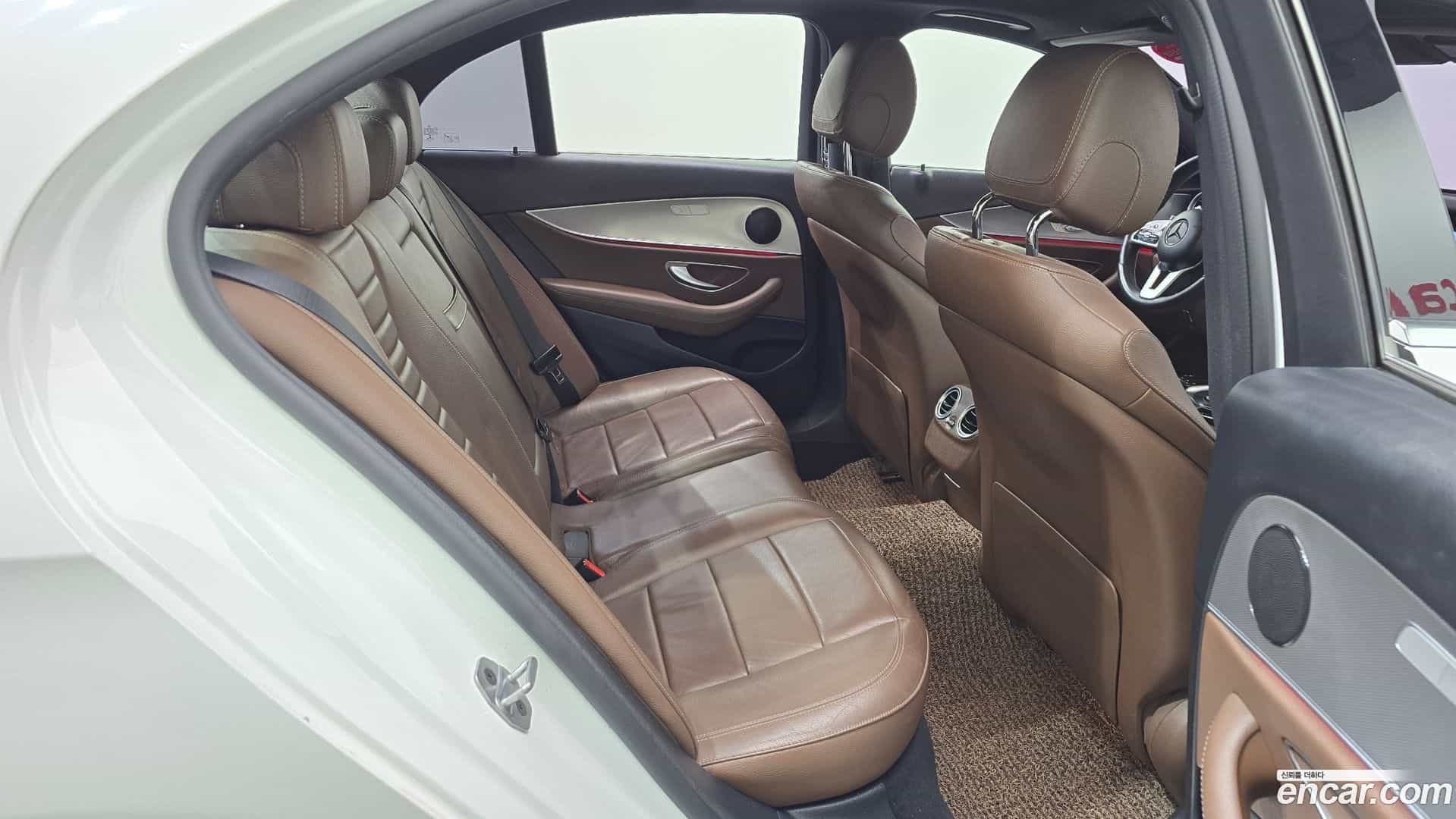 E-Class Mercedes-Benz 2018.9-OPTION-015