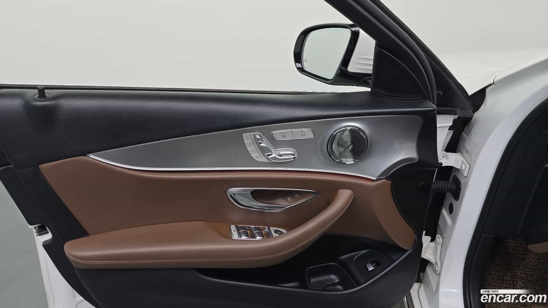 E-Class Mercedes-Benz 2018.9-INNER-034