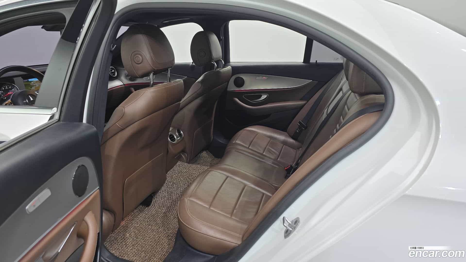 E-Class Mercedes-Benz 2018.9-INNER-036