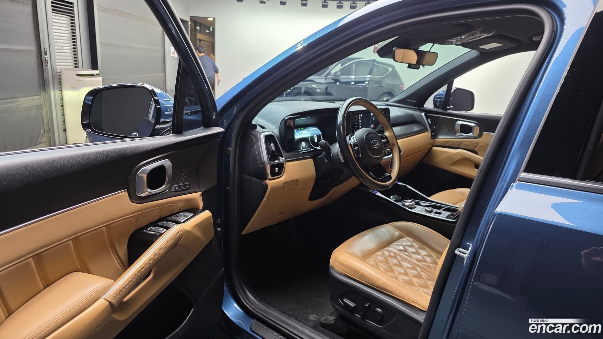 Main__Slider__Photo:Sorento Kia 2021.5-9