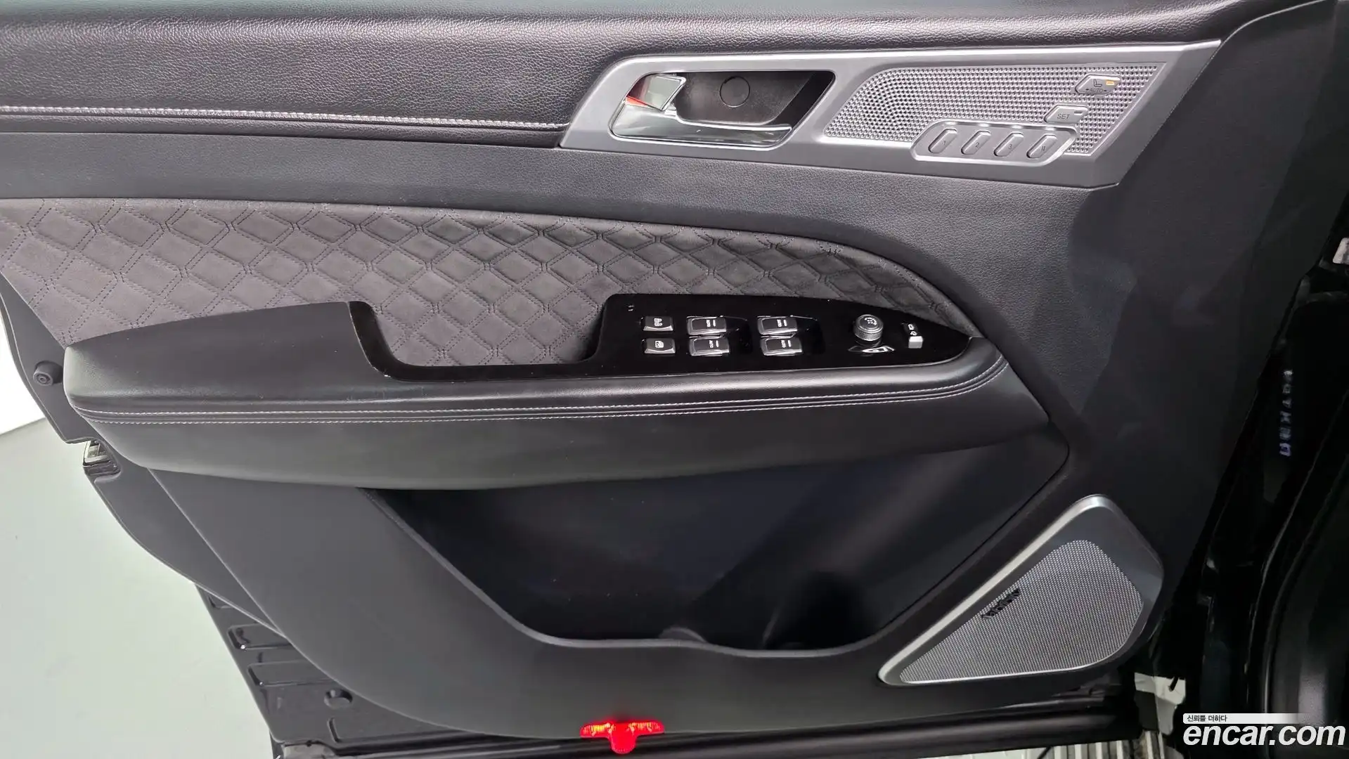 Rexton KG Mobility 2022.6-INNER-034