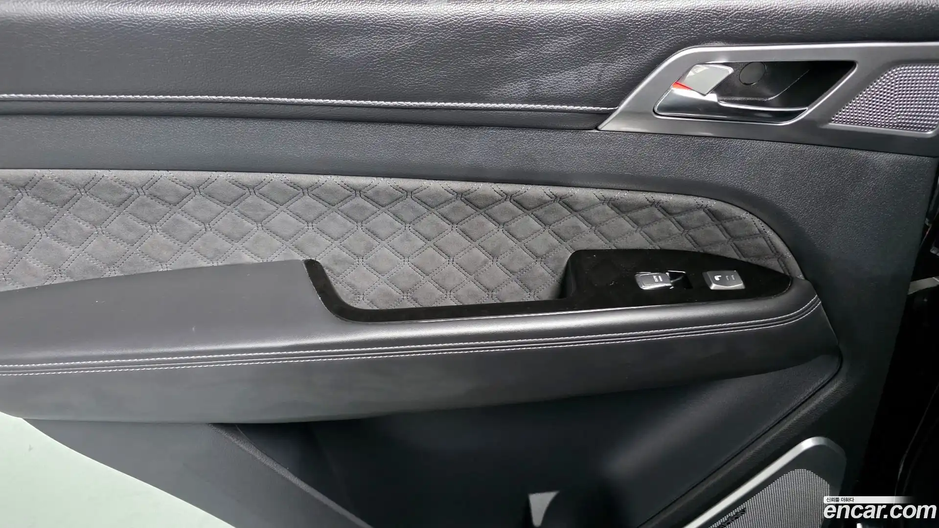 Rexton KG Mobility 2022.6-INNER-035