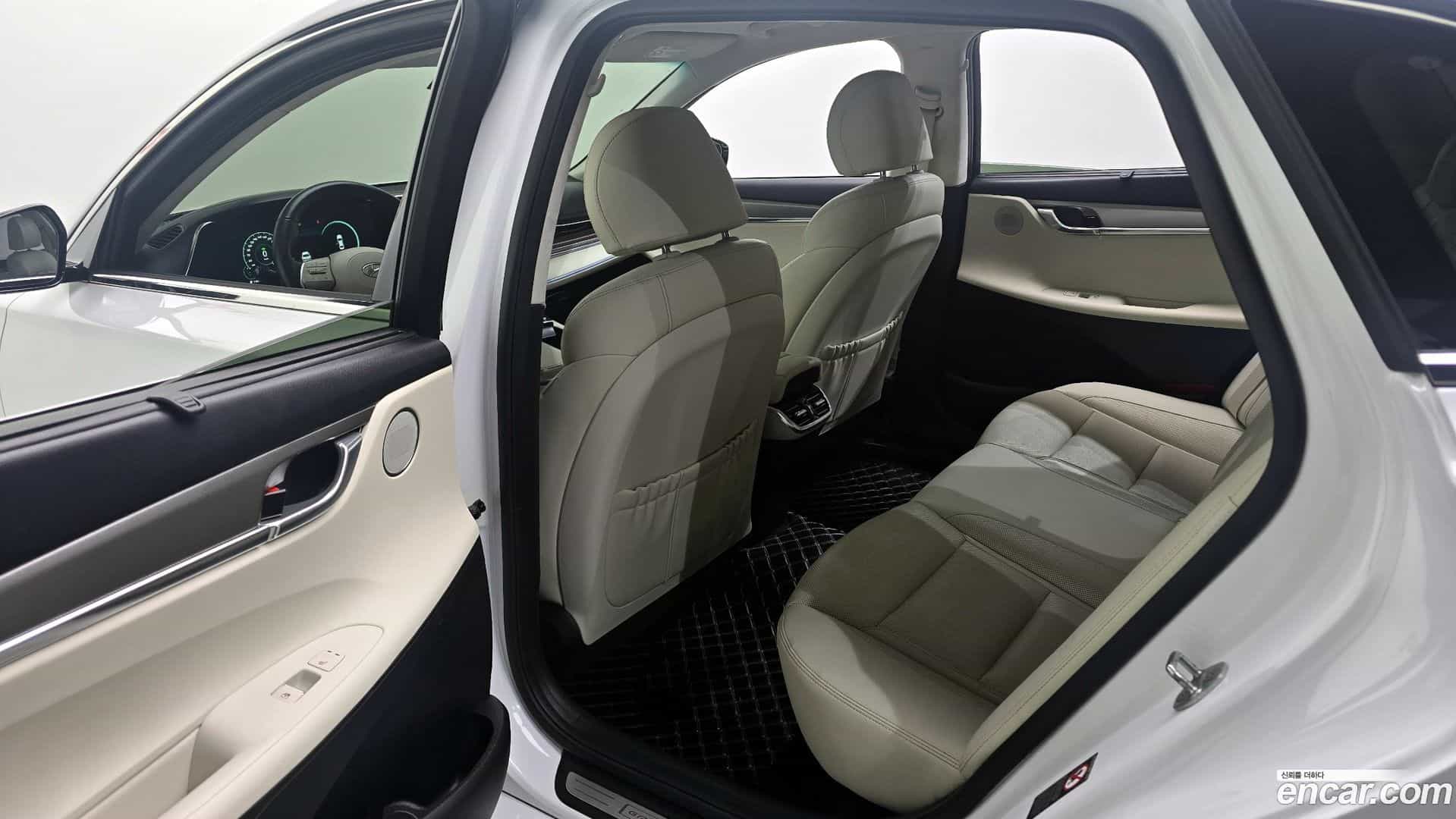 Grandeur Hyundai 2022.5-OPTION-015