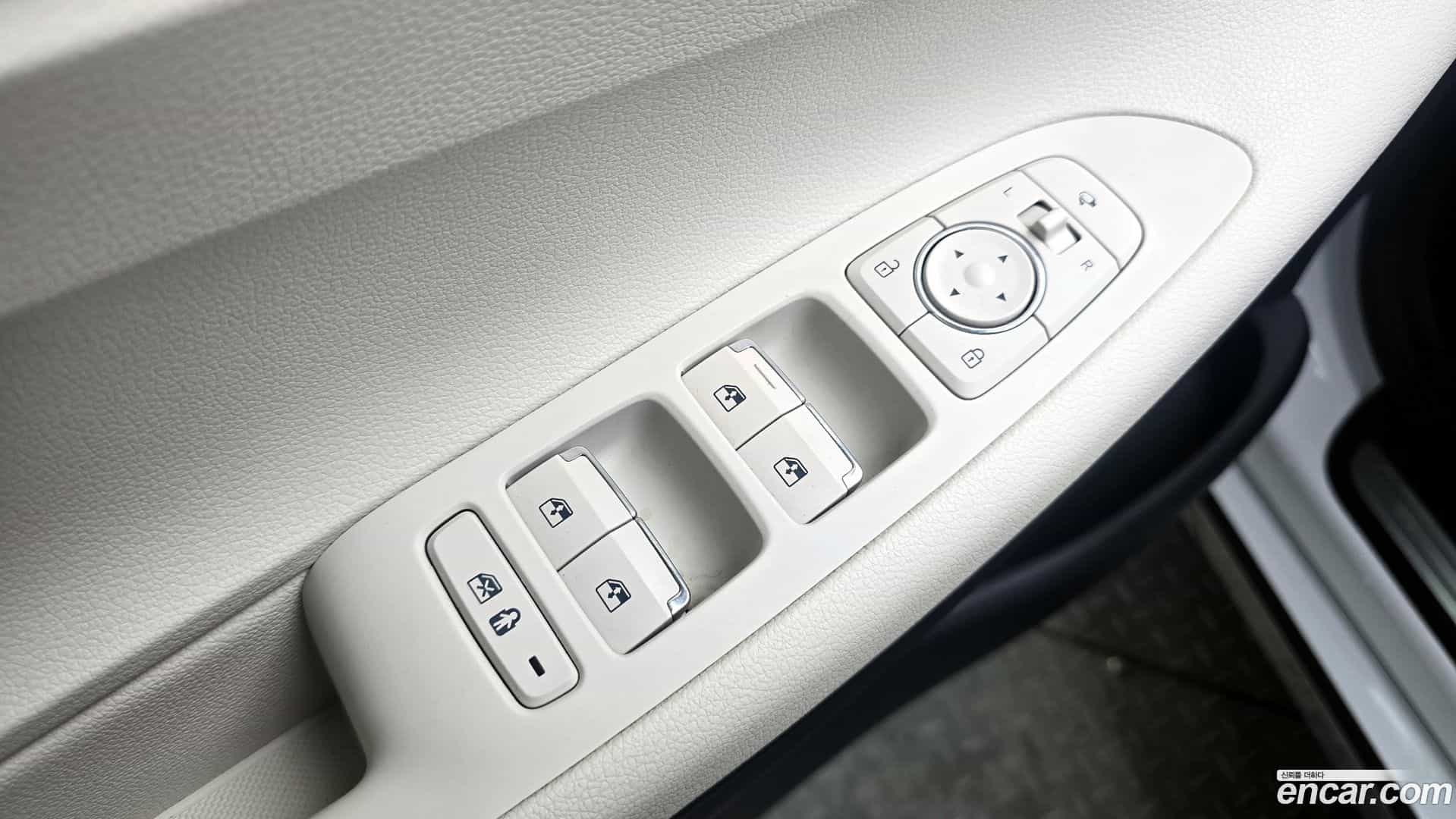 Grandeur Hyundai 2022.5-OPTION-041