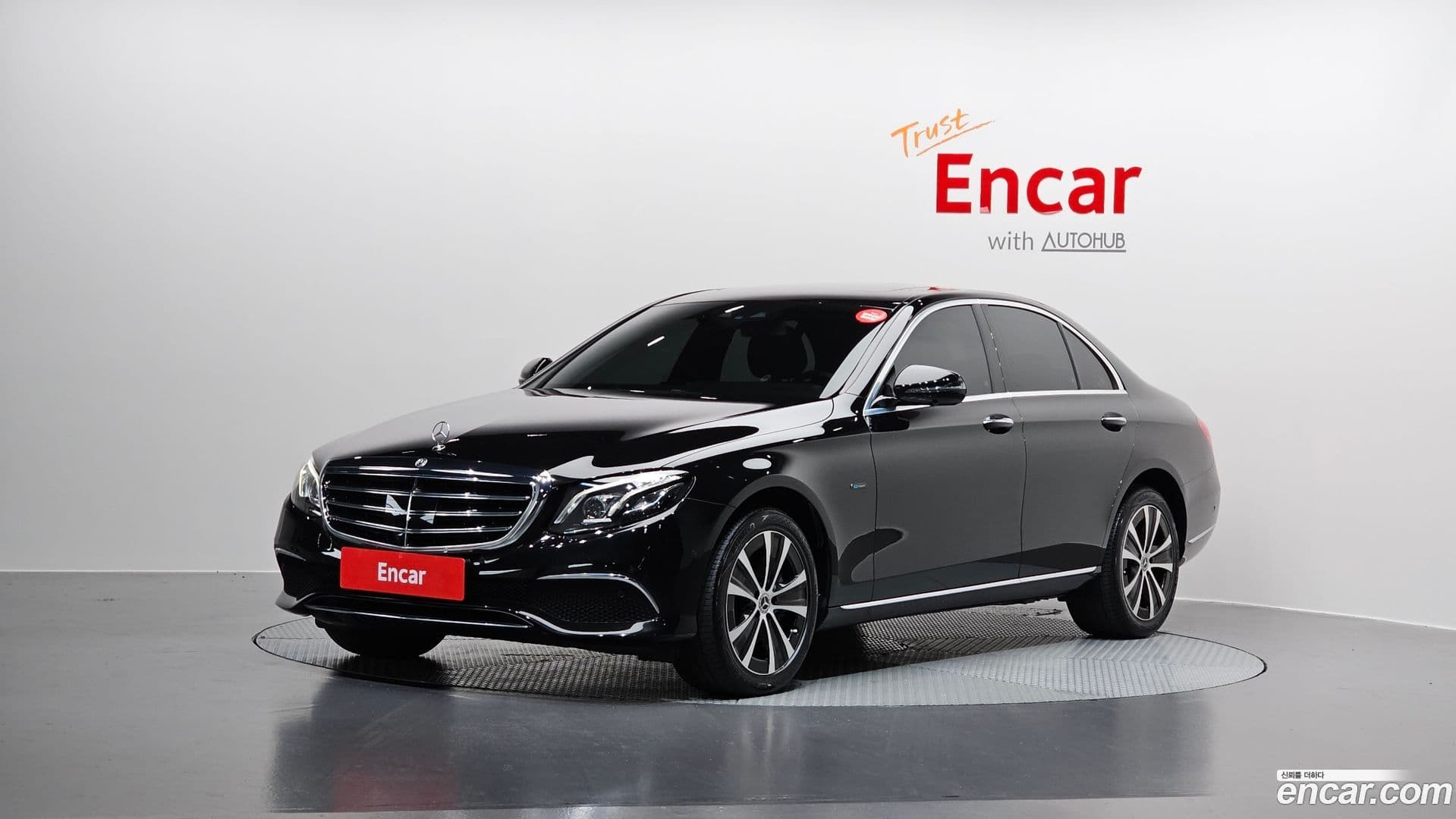 Main__Slider__Photo:E-Class Mercedes-Benz 2020.6-0