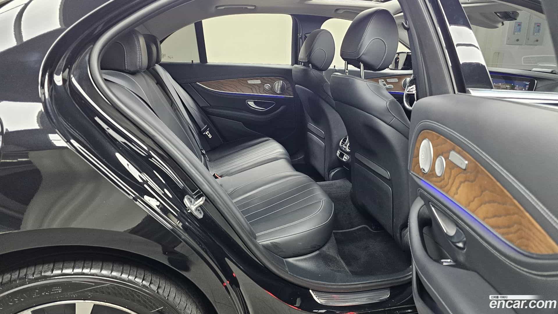 E-Class Mercedes-Benz 2020.6-OPTION-015