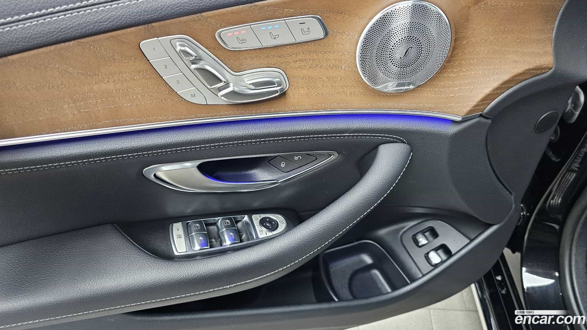 E-Class Mercedes-Benz 2020.6-OPTION-041