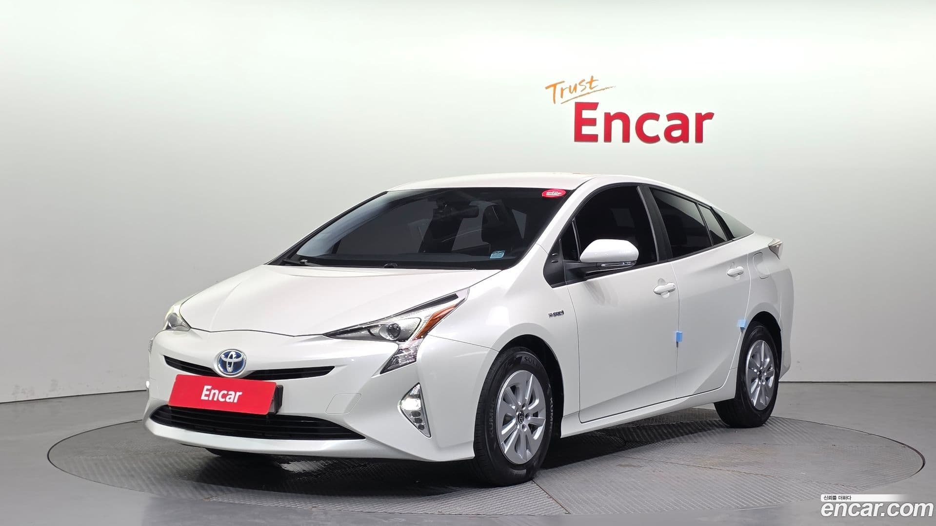 Main__Slider__Photo:Prius Toyota 2017.10-0