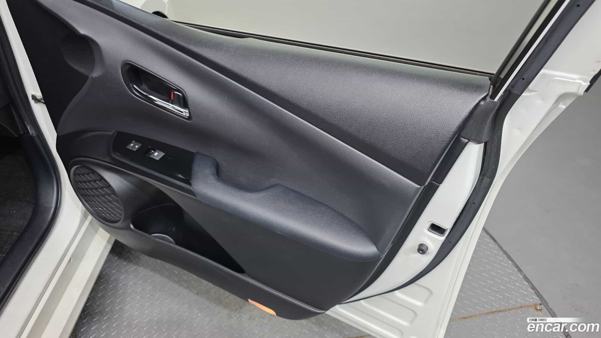 Prius Toyota 2017.10-INNER-035