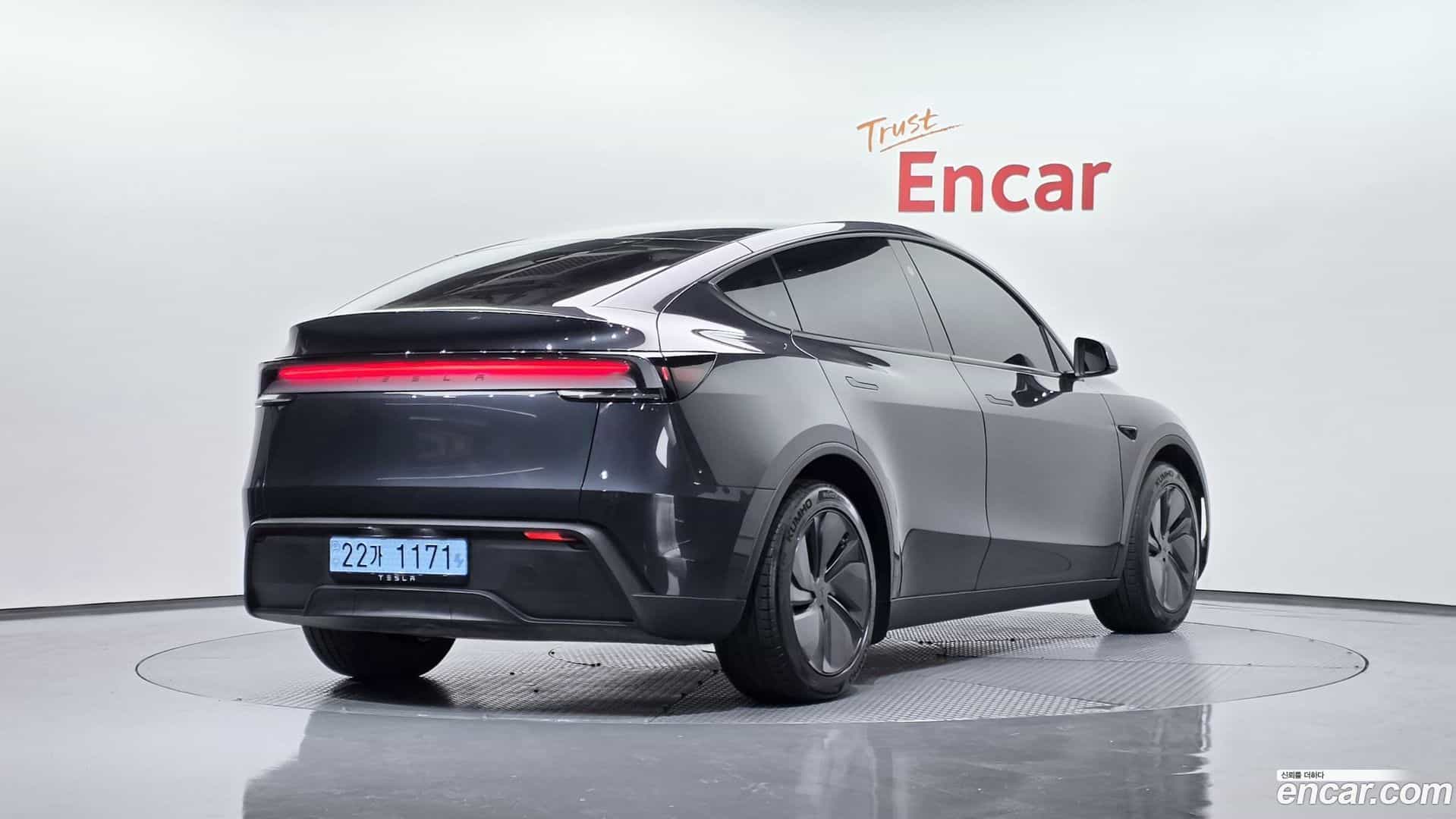 Model Y Tesla 2025.6-OUTER-002