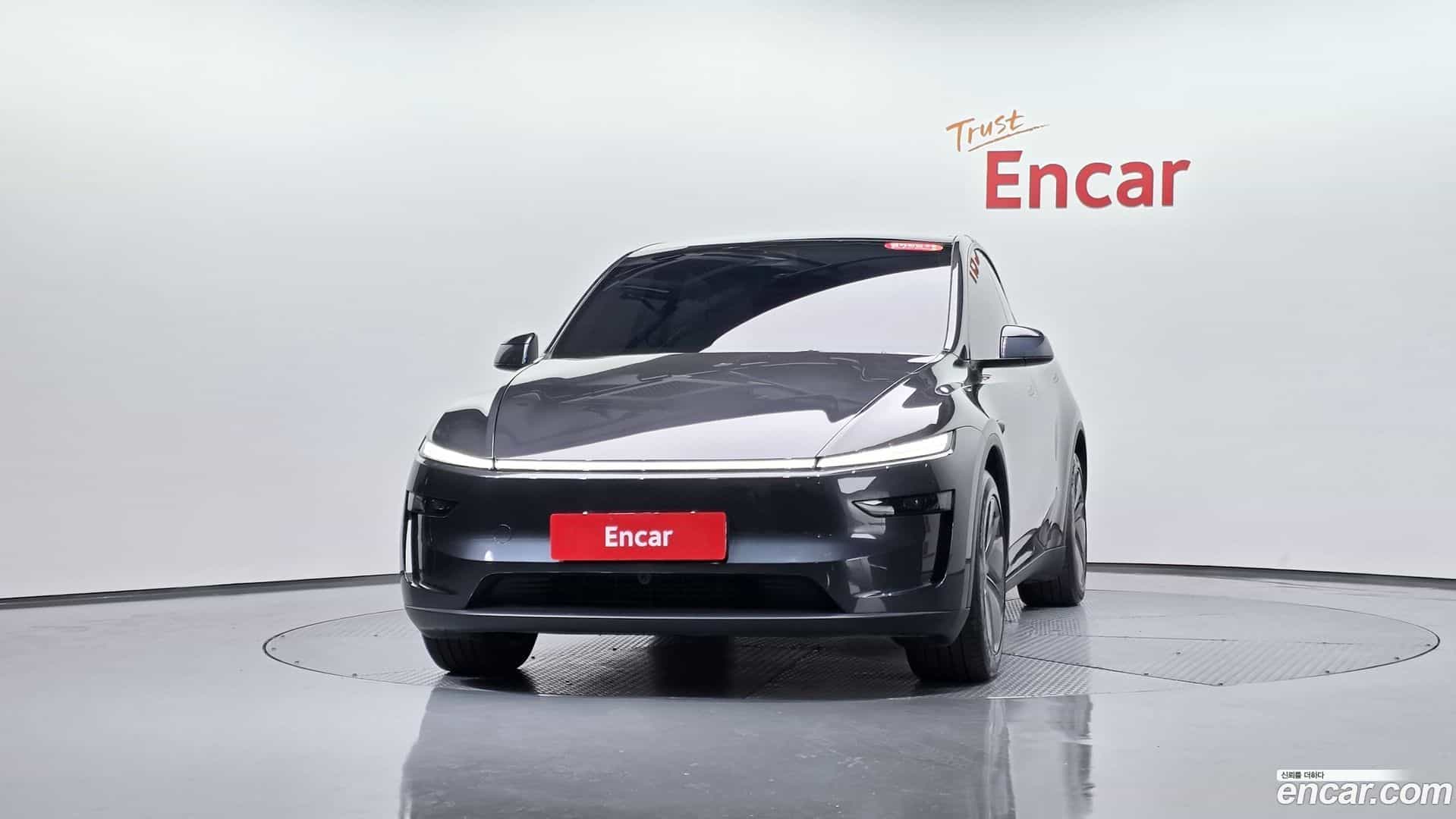 Model Y Tesla 2025.6-OUTER-003