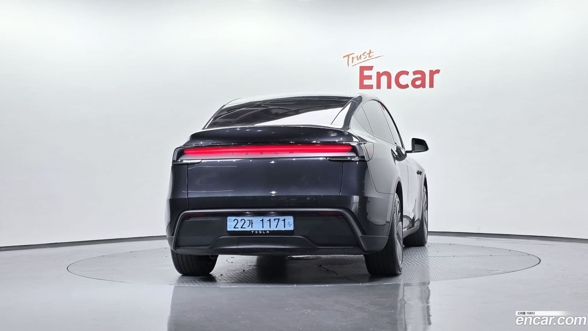Main__Slider__Photo:Model Y Tesla 2025.6-3