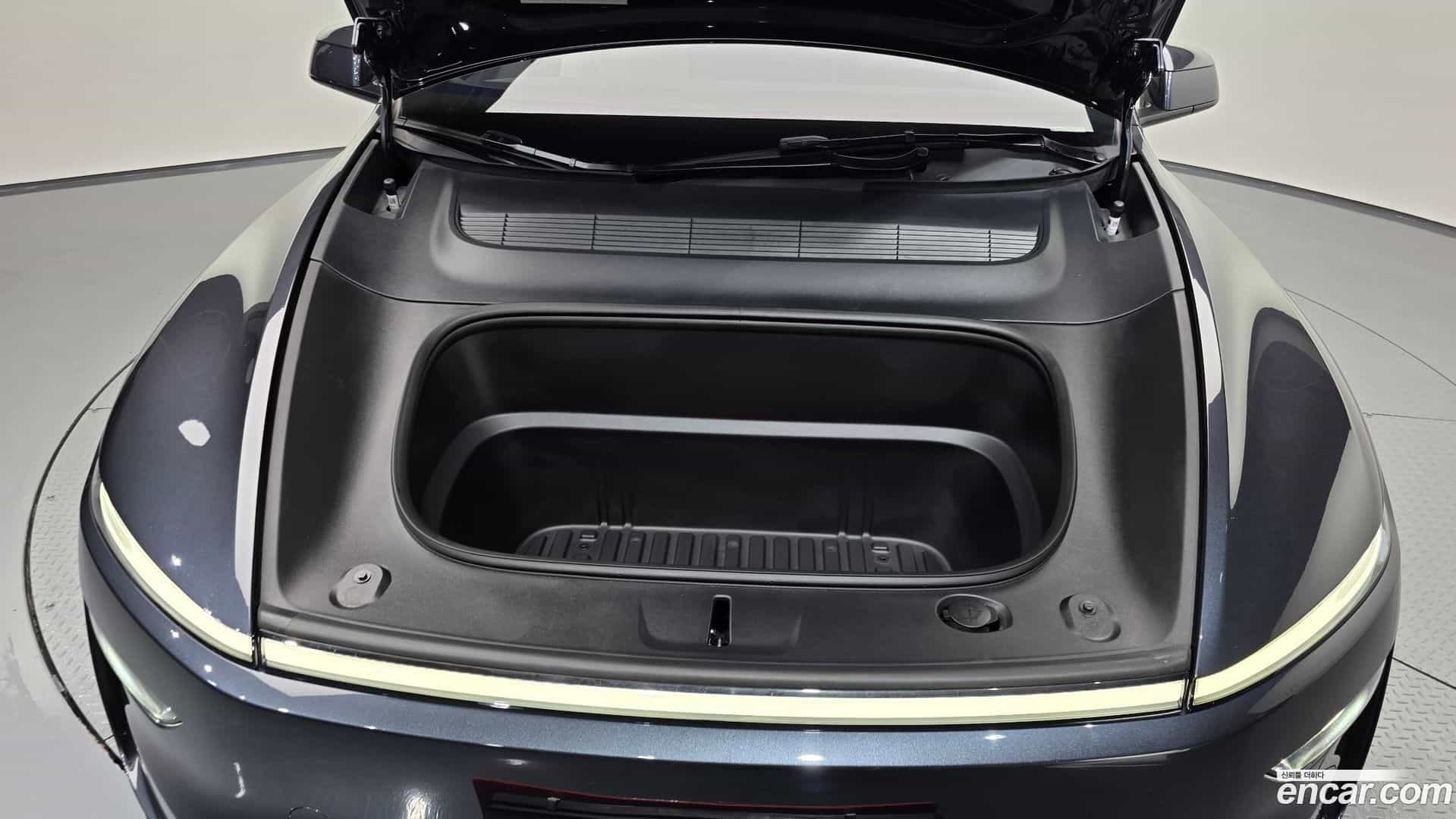 Model Y Tesla 2025.6-OUTER-006