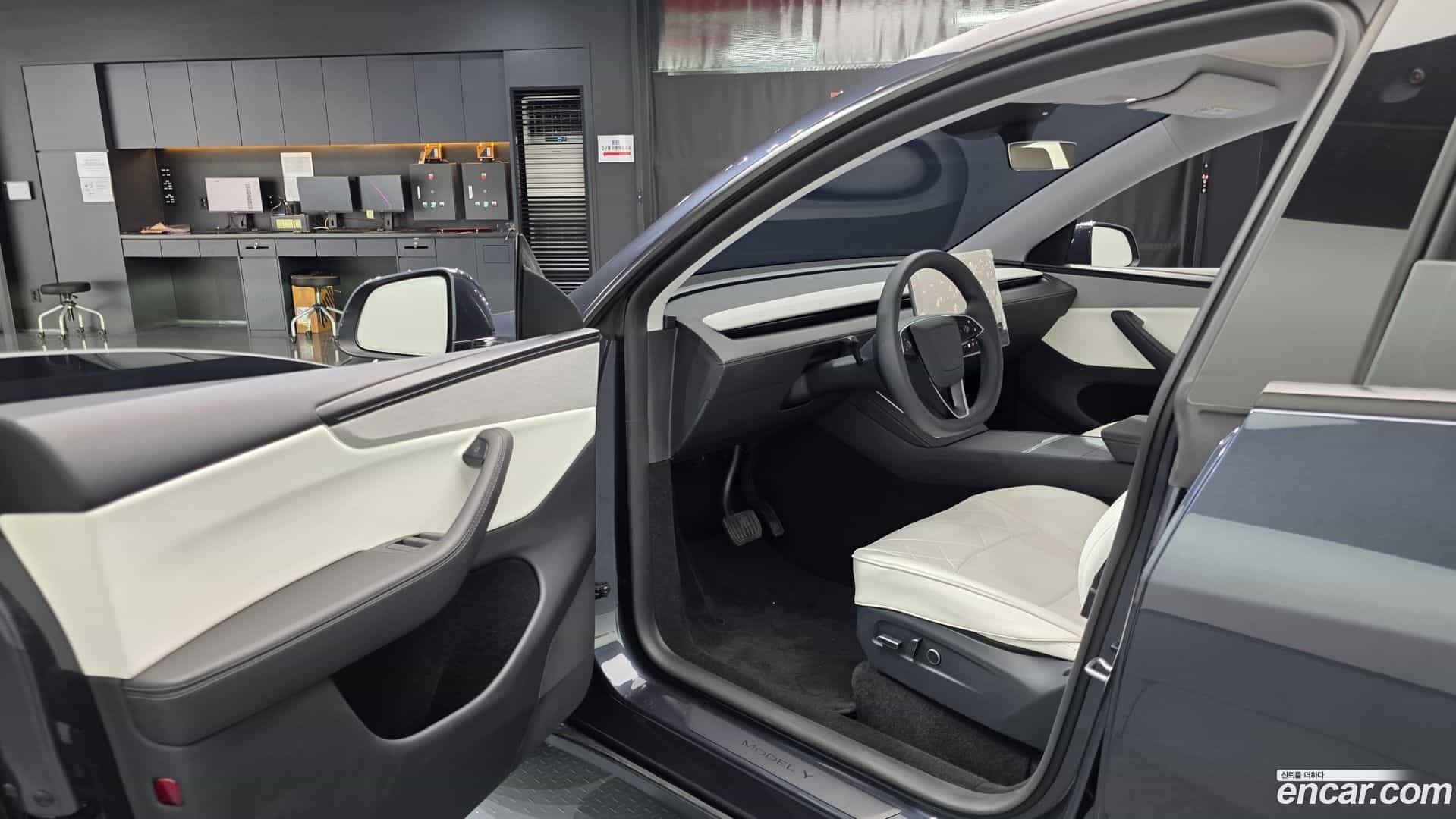 Model Y Tesla 2025.6-INNER-010