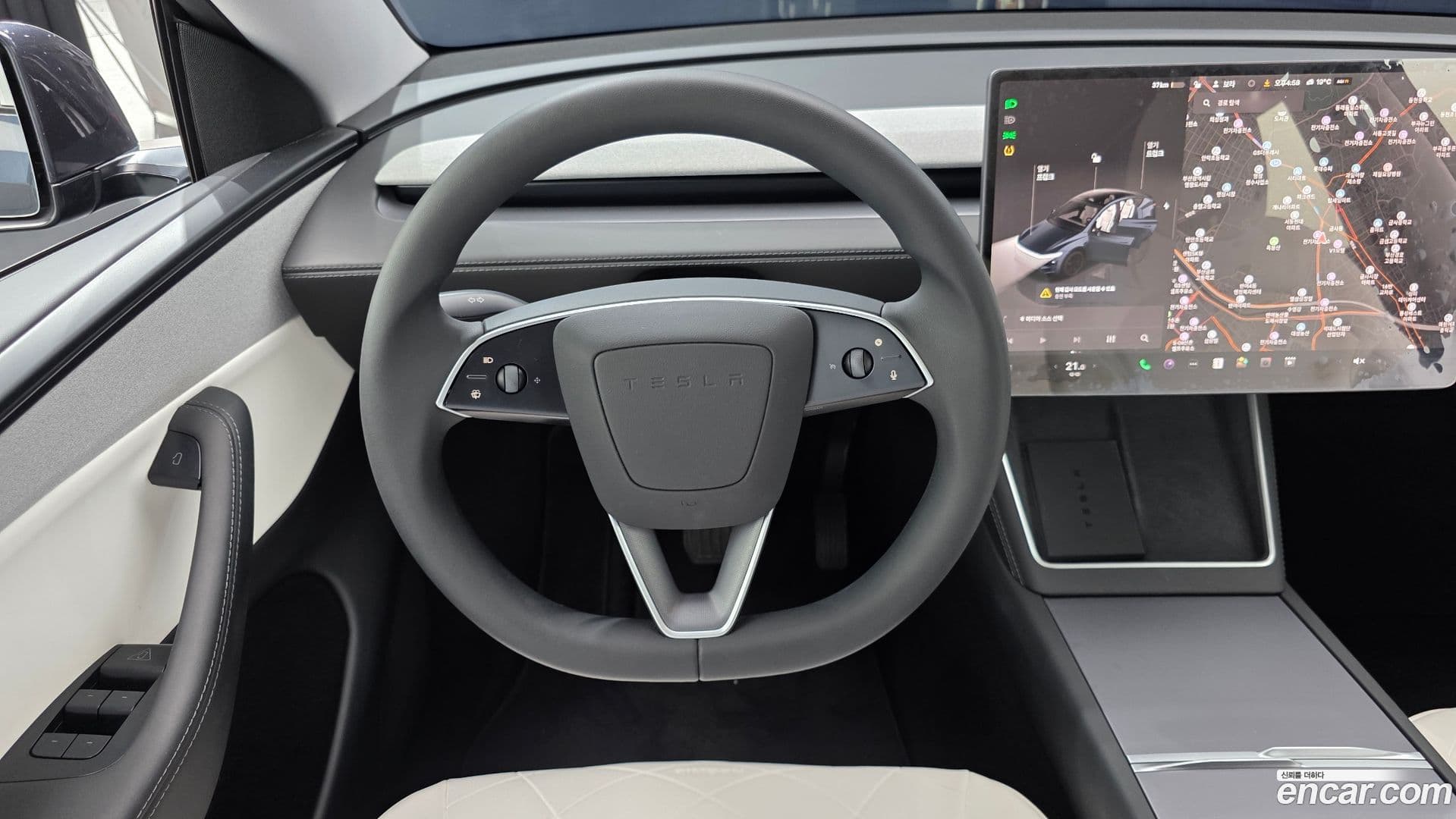Main__Slider__Photo:Model Y Tesla 2025.6-12