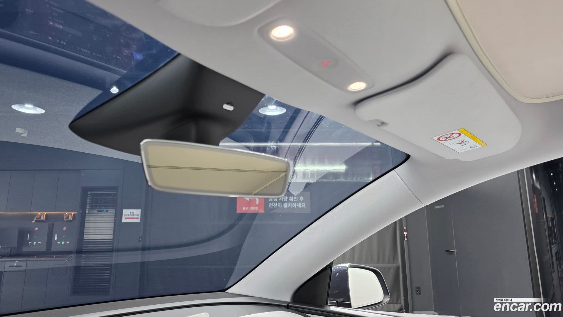 Main__Slider__Photo:Model Y Tesla 2025.6-32