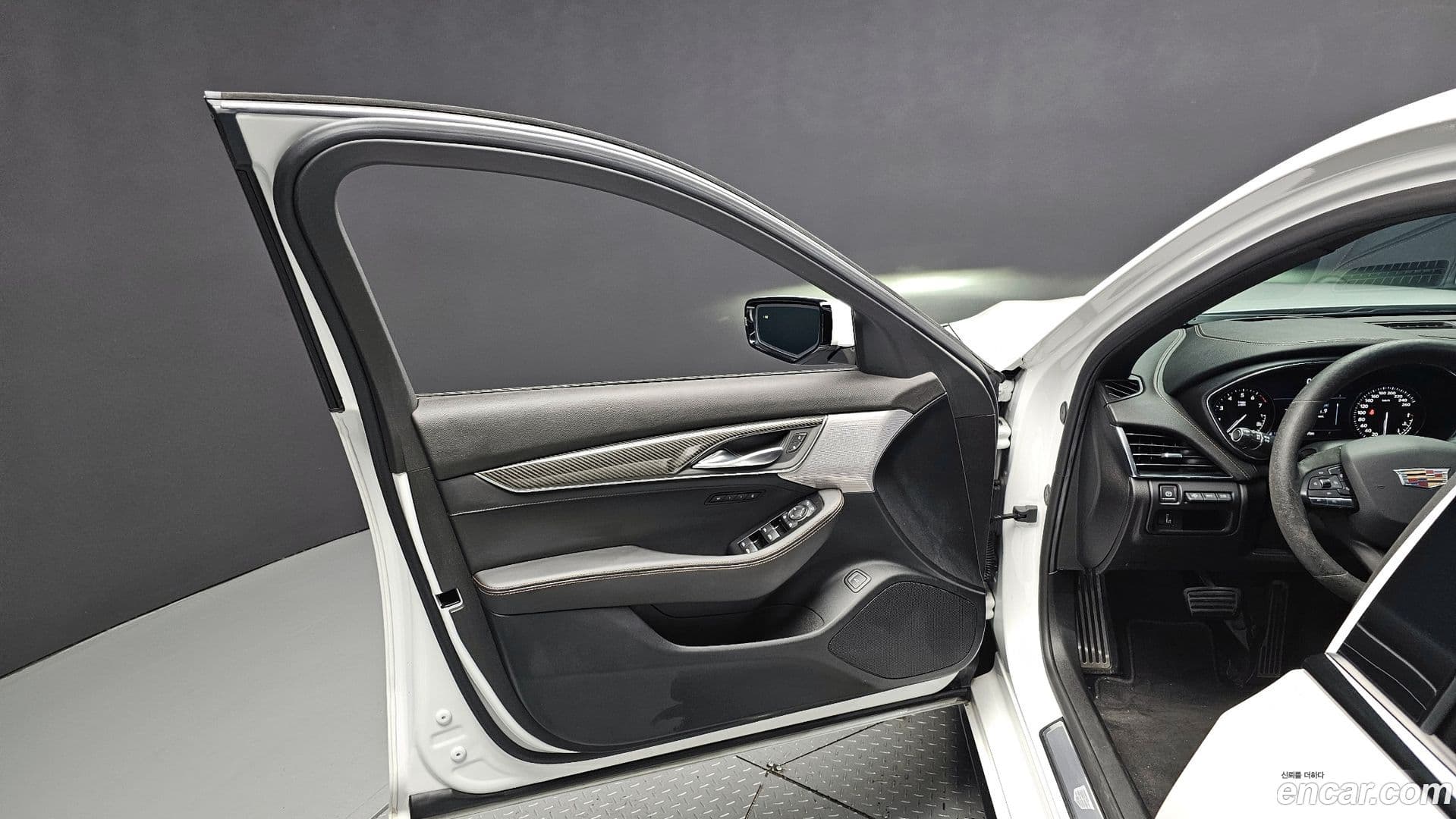 Main__Slider__Photo:CT5 Cadillac 2020.11-23