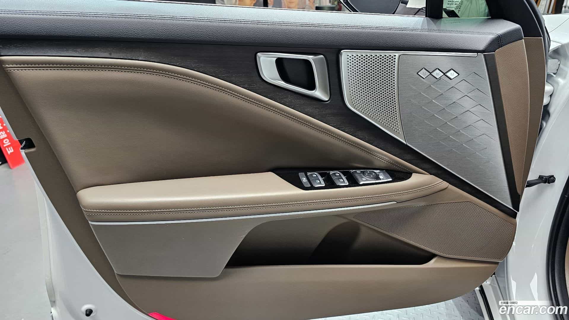 K8 Kia 2023.0-INNER-034
