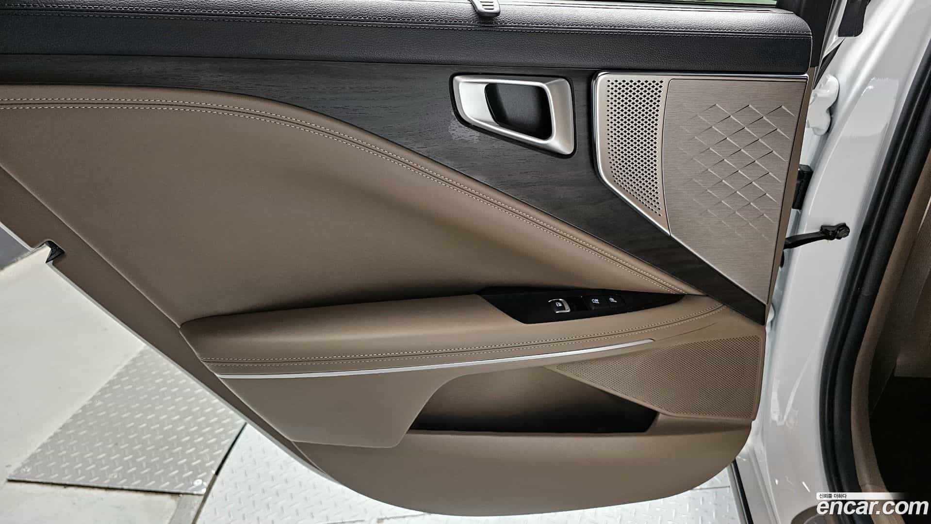 K8 Kia 2023.0-INNER-035