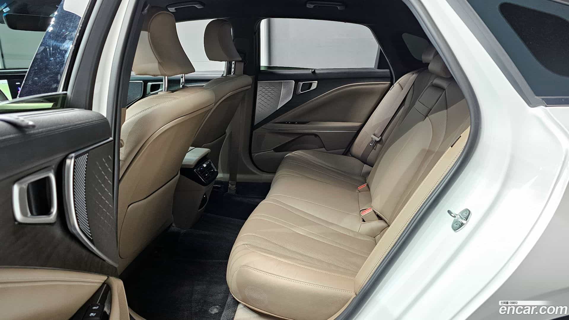 K8 Kia 2023.0-INNER-036
