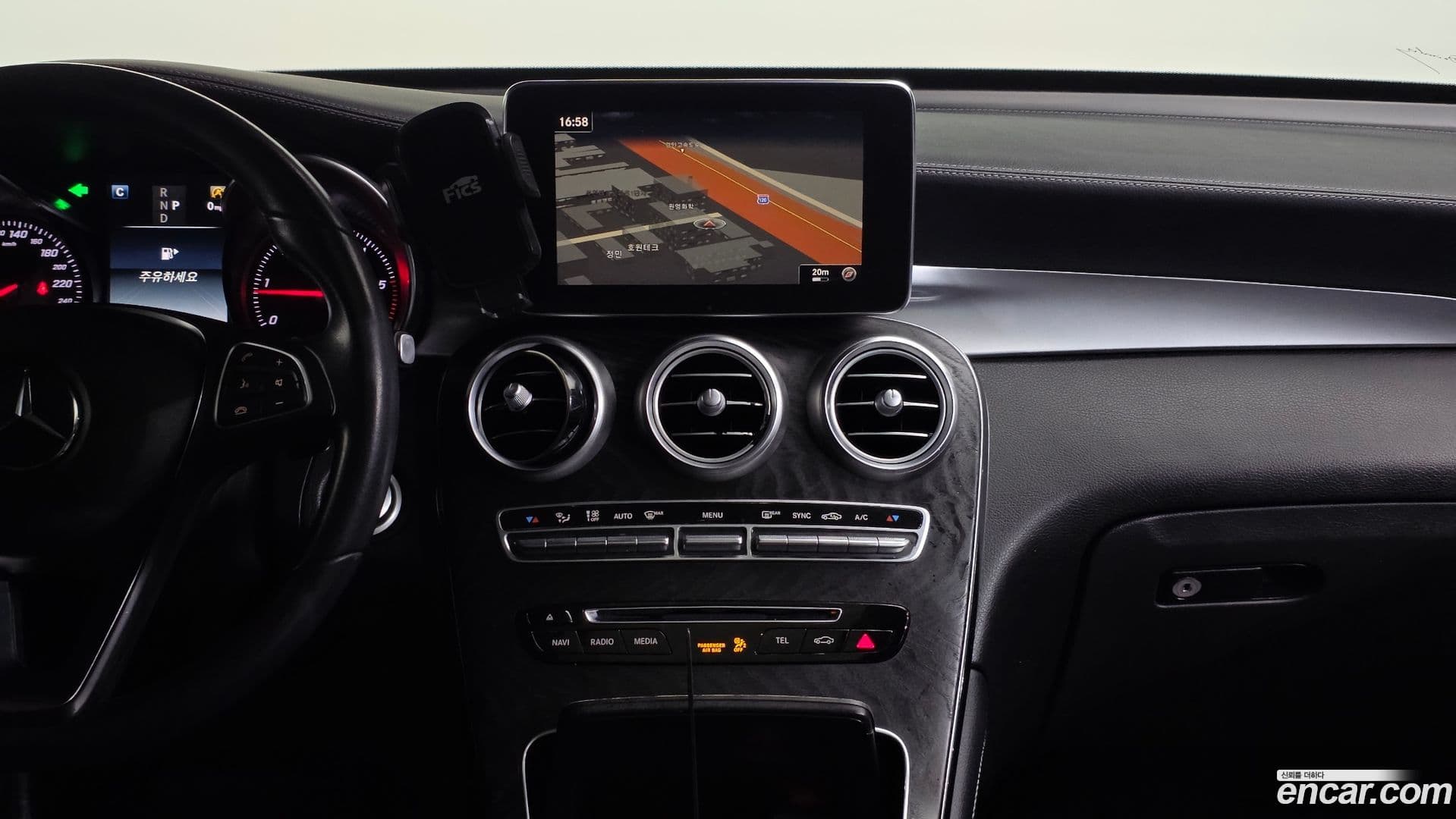 Main__Slider__Photo:GLC-Class Mercedes-Benz 2018.1-11