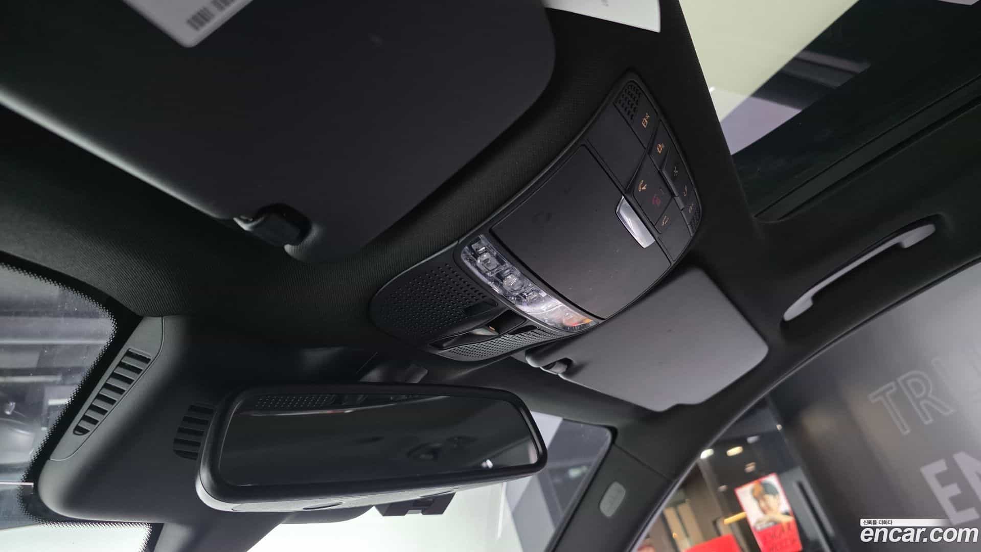 GLC-Class Mercedes-Benz 2018.1-OPTION-023