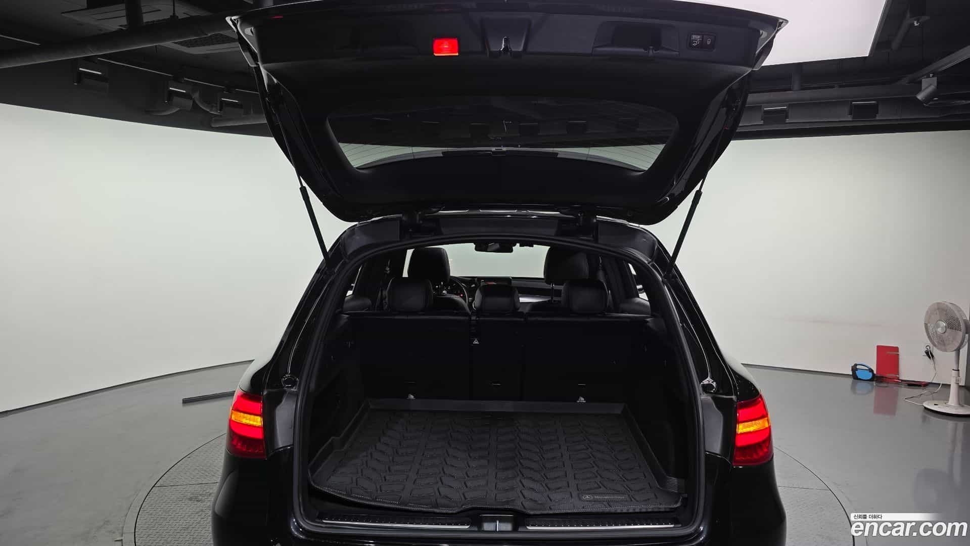 GLC-Class Mercedes-Benz 2018.1-OPTION-024