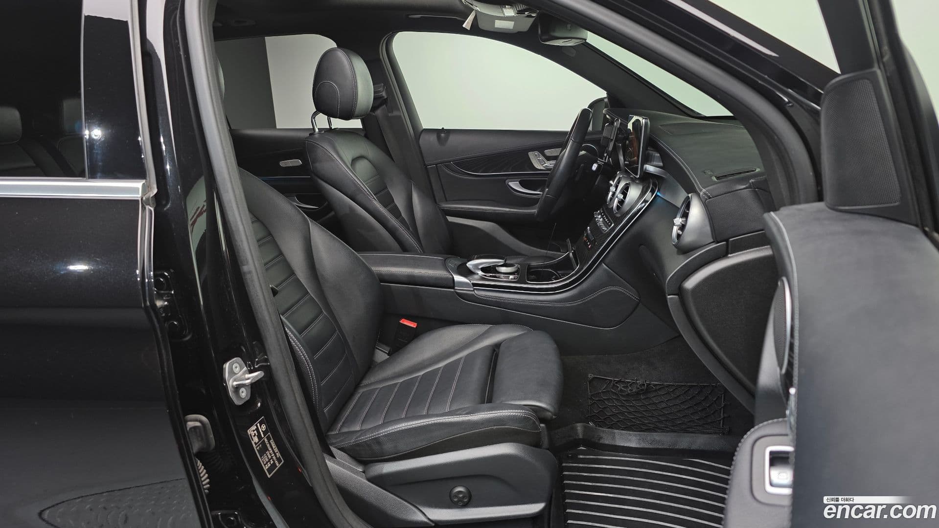 Main__Slider__Photo:GLC-Class Mercedes-Benz 2018.1-25