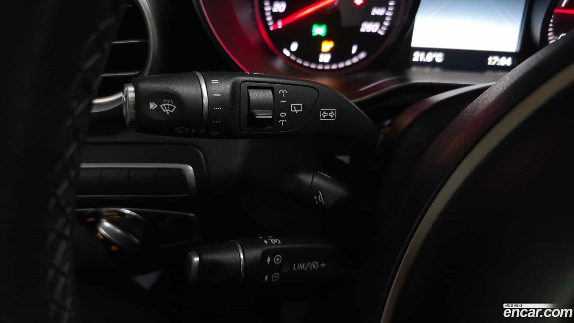 GLC-Class Mercedes-Benz 2018.1-OPTION-041