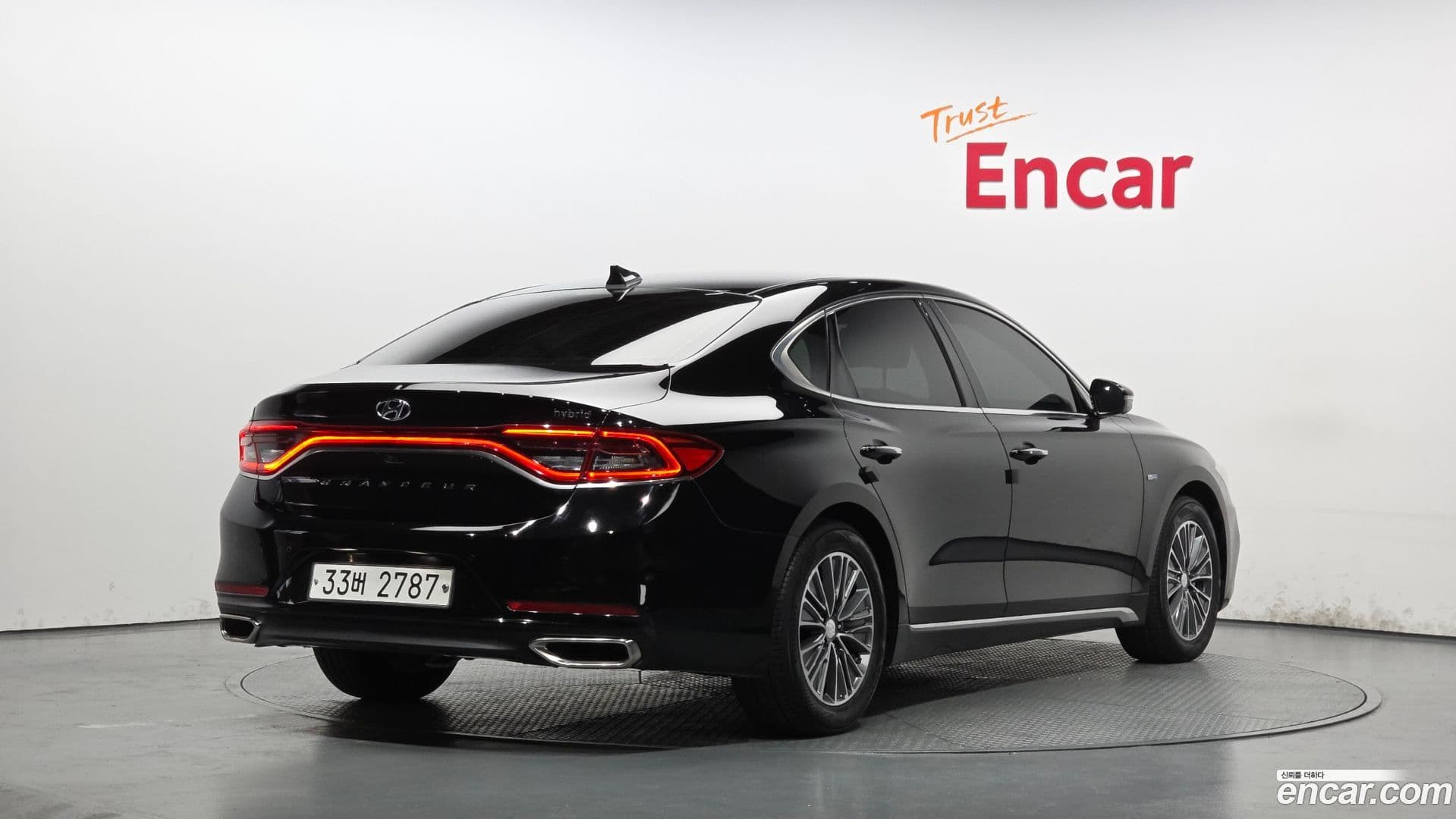 Main__Slider__Photo:Grandeur Hyundai 2018.10-1
